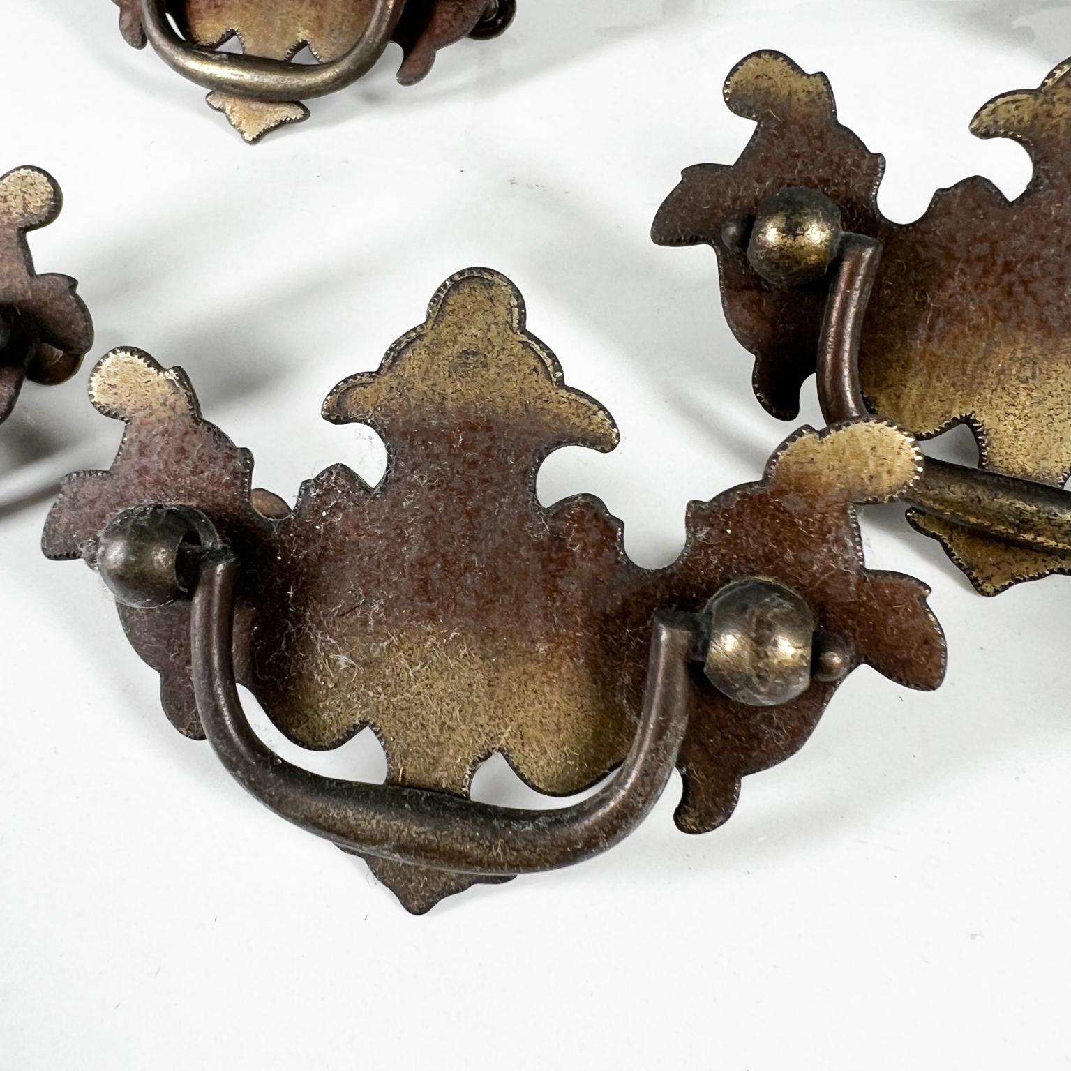 Antique Set of 7 Brass Pull Handles Ornate Knobs Vintage Hardware In Good Condition For Sale In Chula Vista, CA