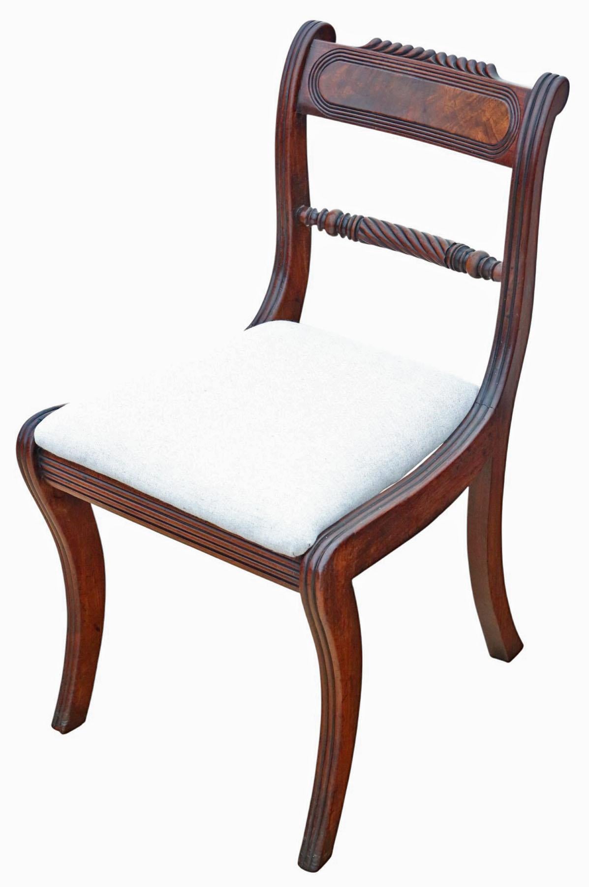 Georgien Ensemble antique de 8 (7 +1)  Chaises de salle à manger et de sculpteur en acajou de style Régence du 19e siècle en vente