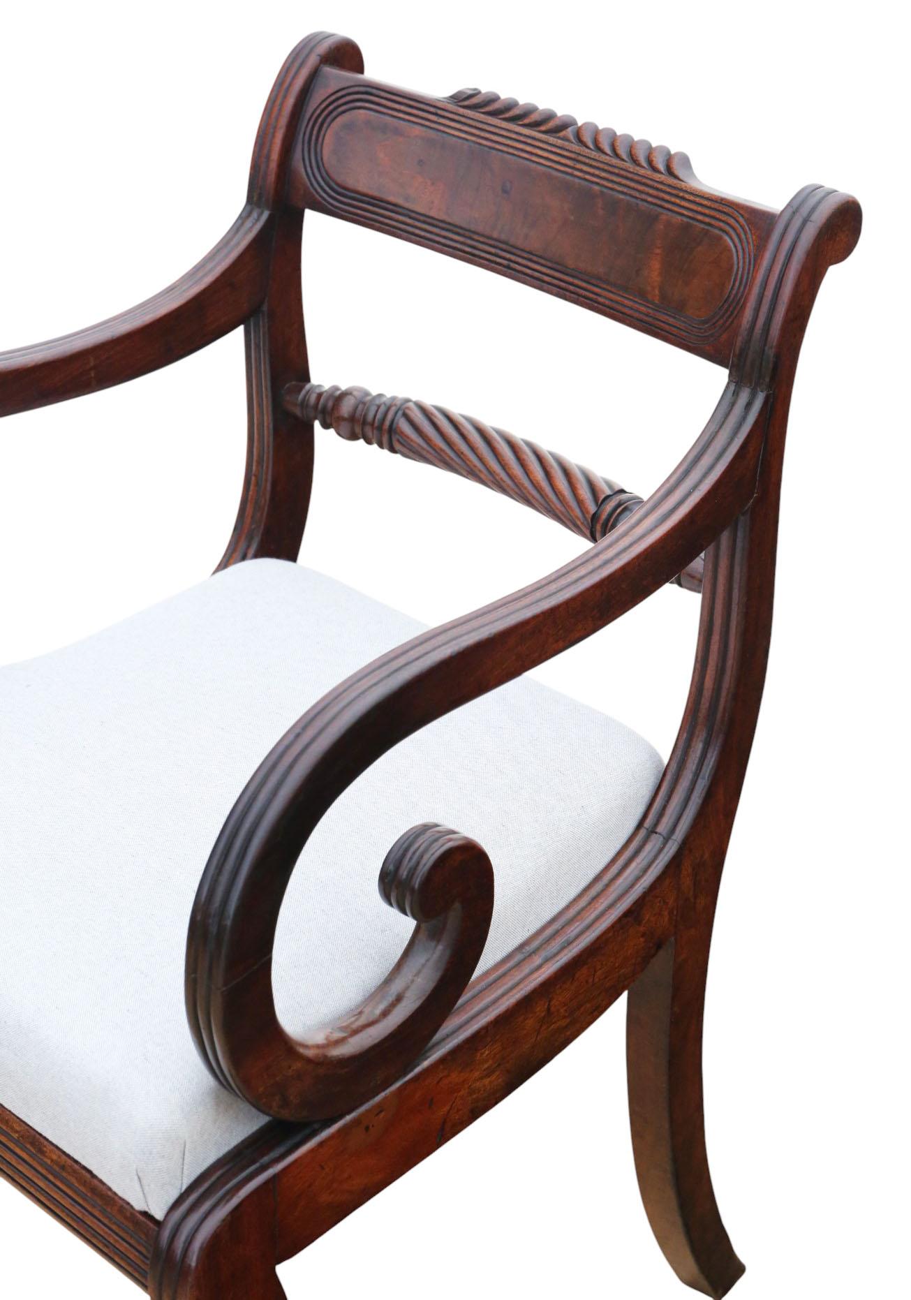 Tissu Ensemble antique de 8 (7 +1)  Chaises de salle à manger et de sculpteur en acajou de style Régence du 19e siècle en vente