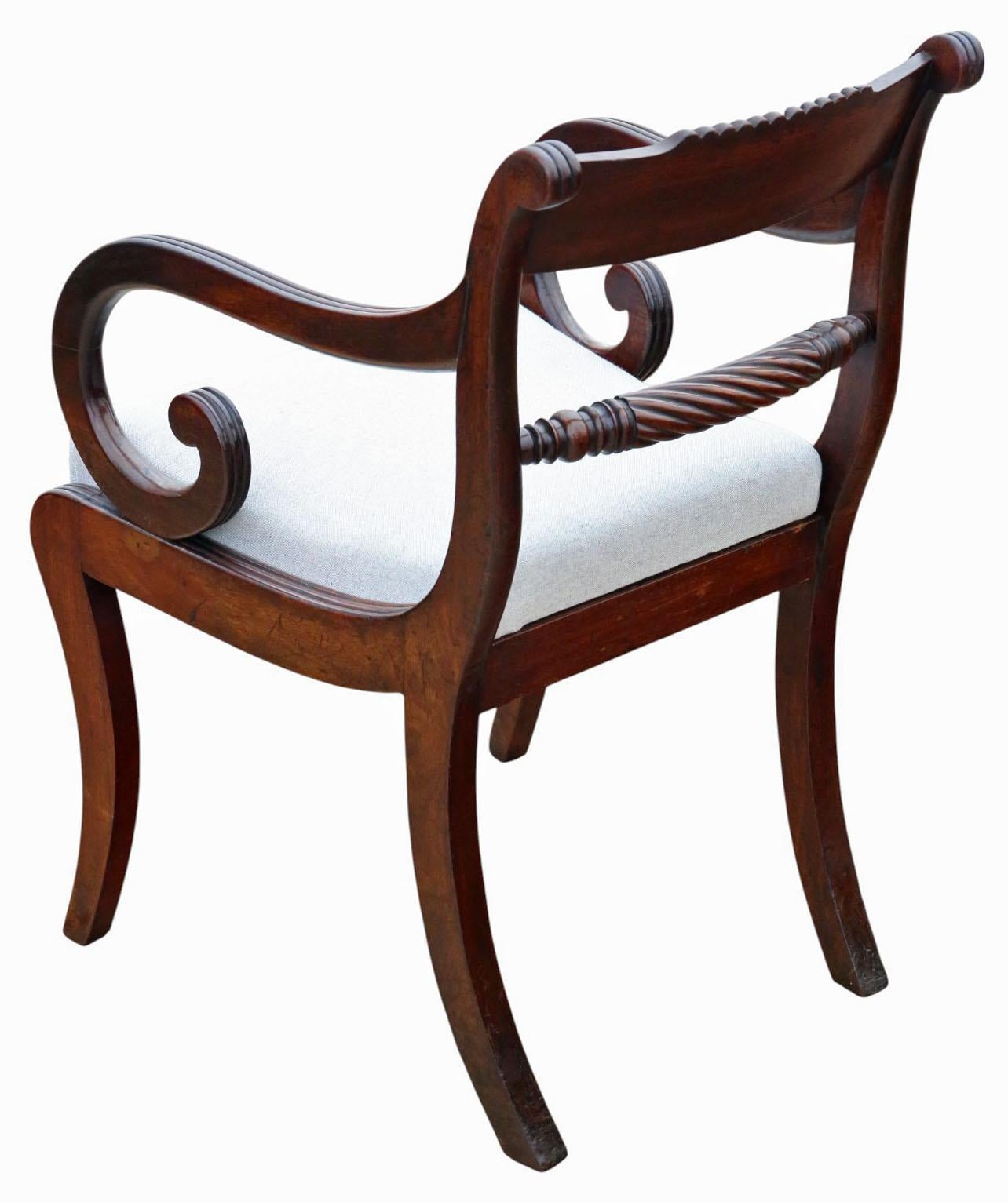 Ensemble antique de 8 (7 +1)  Chaises de salle à manger et de sculpteur en acajou de style Régence du 19e siècle en vente 1