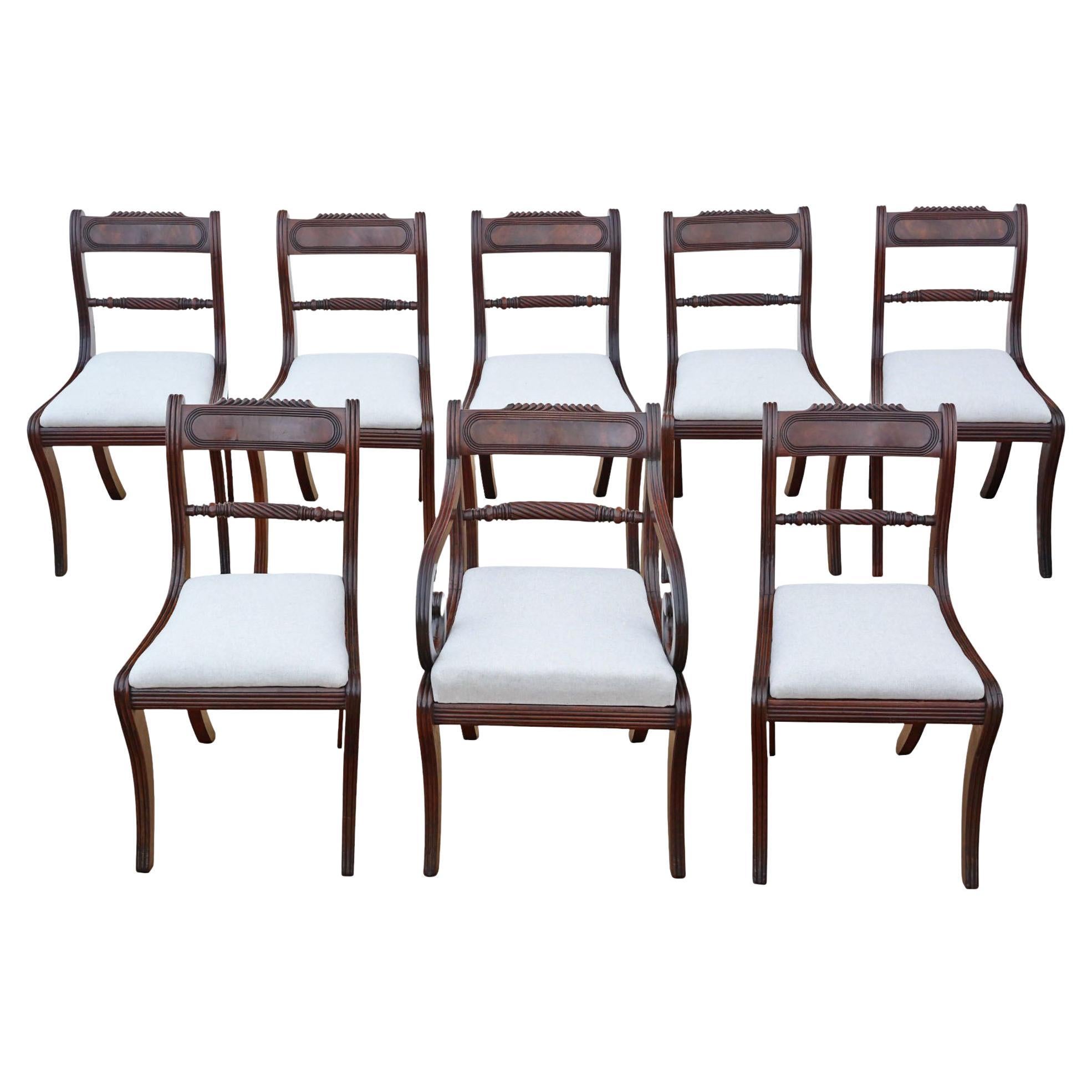 Set antico di 8 (7 +1)  Sedie da pranzo in mogano Regency e Carver del XIX secolo