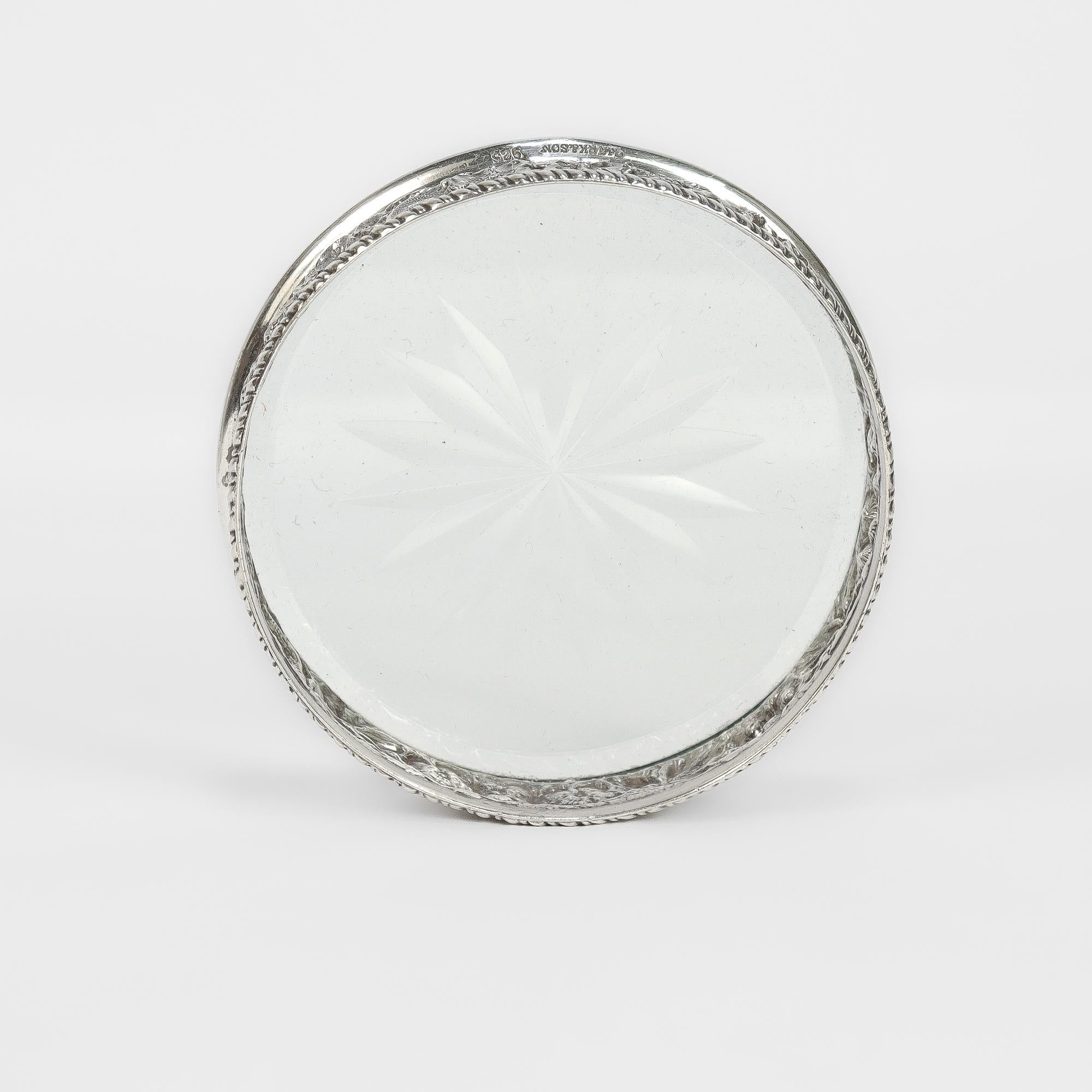 Juego antiguo de 8 posavasos S. Kirk & Son de plata repujada y cristal tallado en venta 9