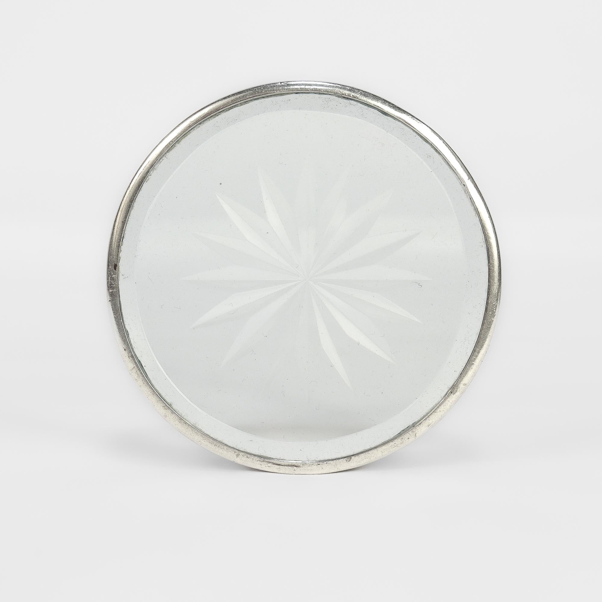 Juego antiguo de 8 posavasos S. Kirk & Son de plata repujada y cristal tallado en venta 10