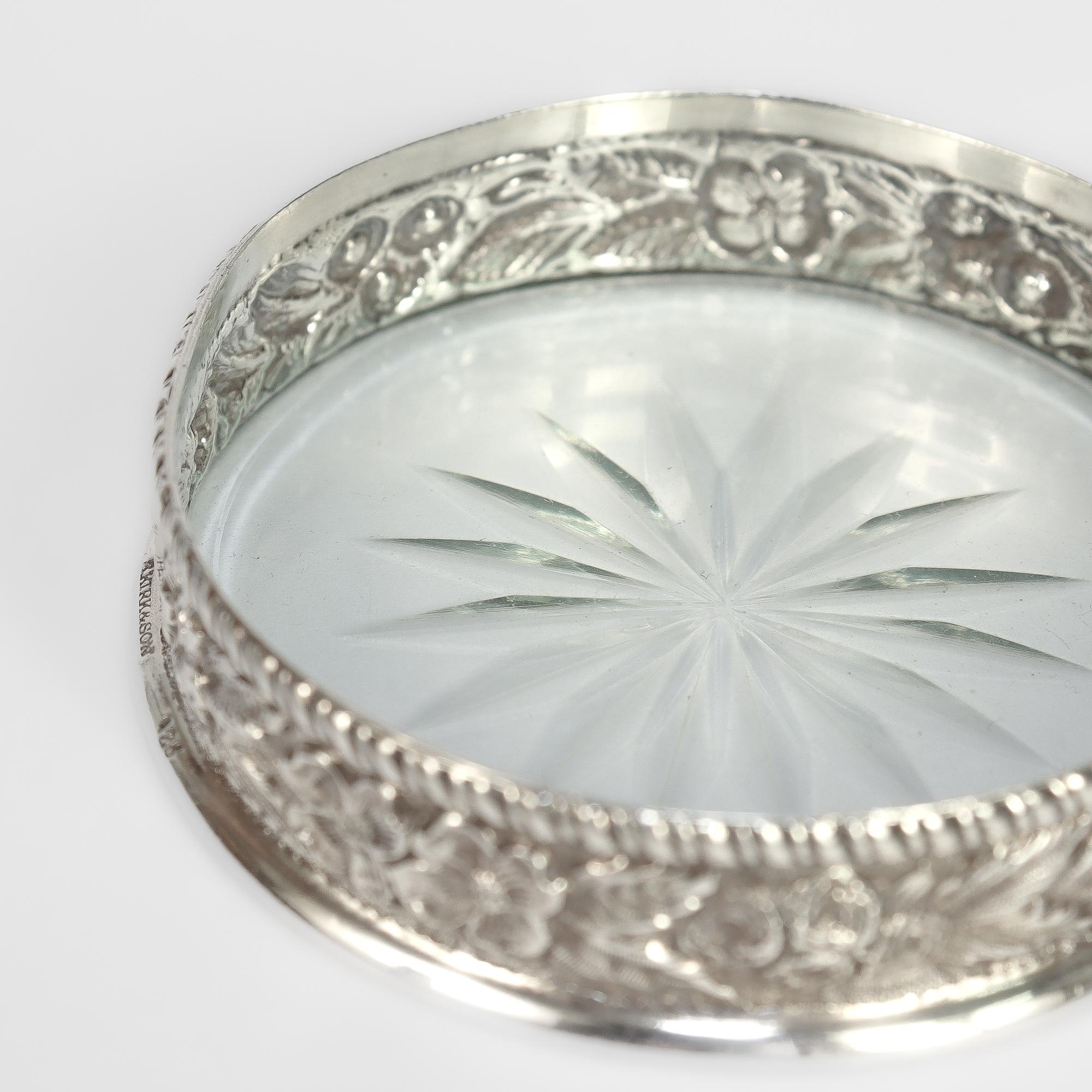 Juego antiguo de 8 posavasos S. Kirk & Son de plata repujada y cristal tallado en venta 12