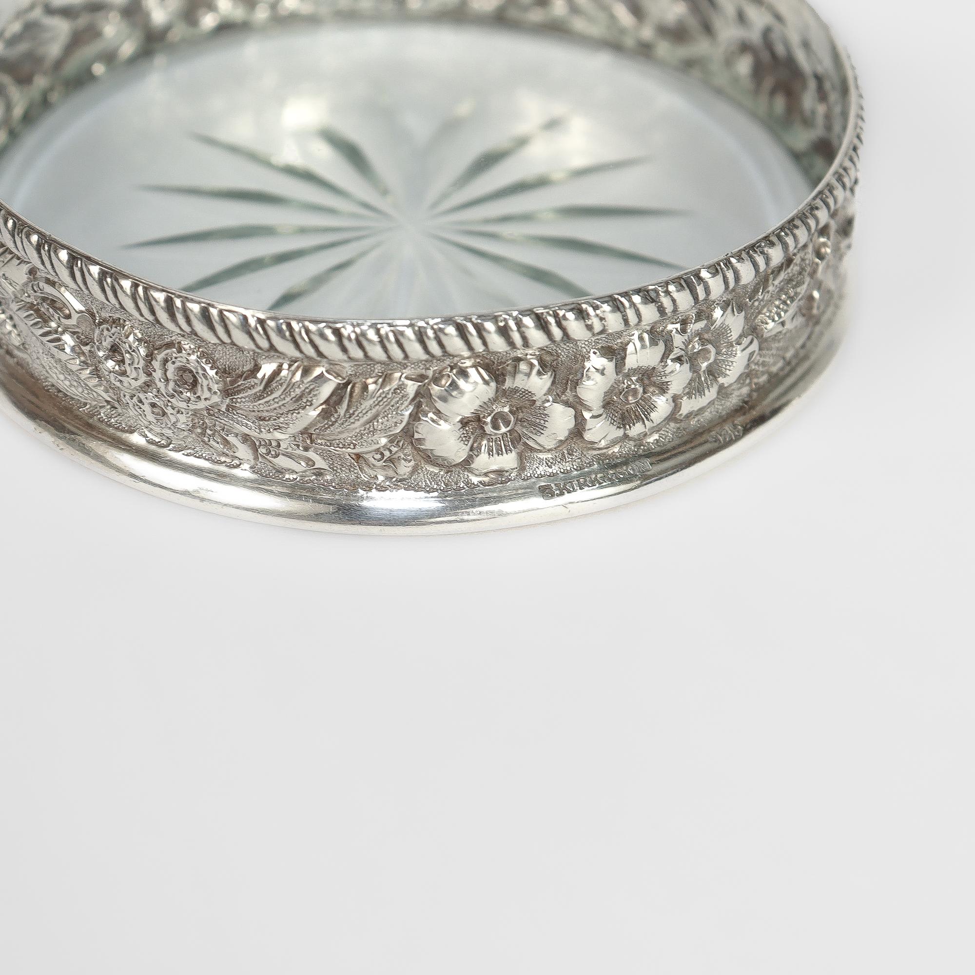 Juego antiguo de 8 posavasos S. Kirk & Son de plata repujada y cristal tallado Plata esterlina en venta