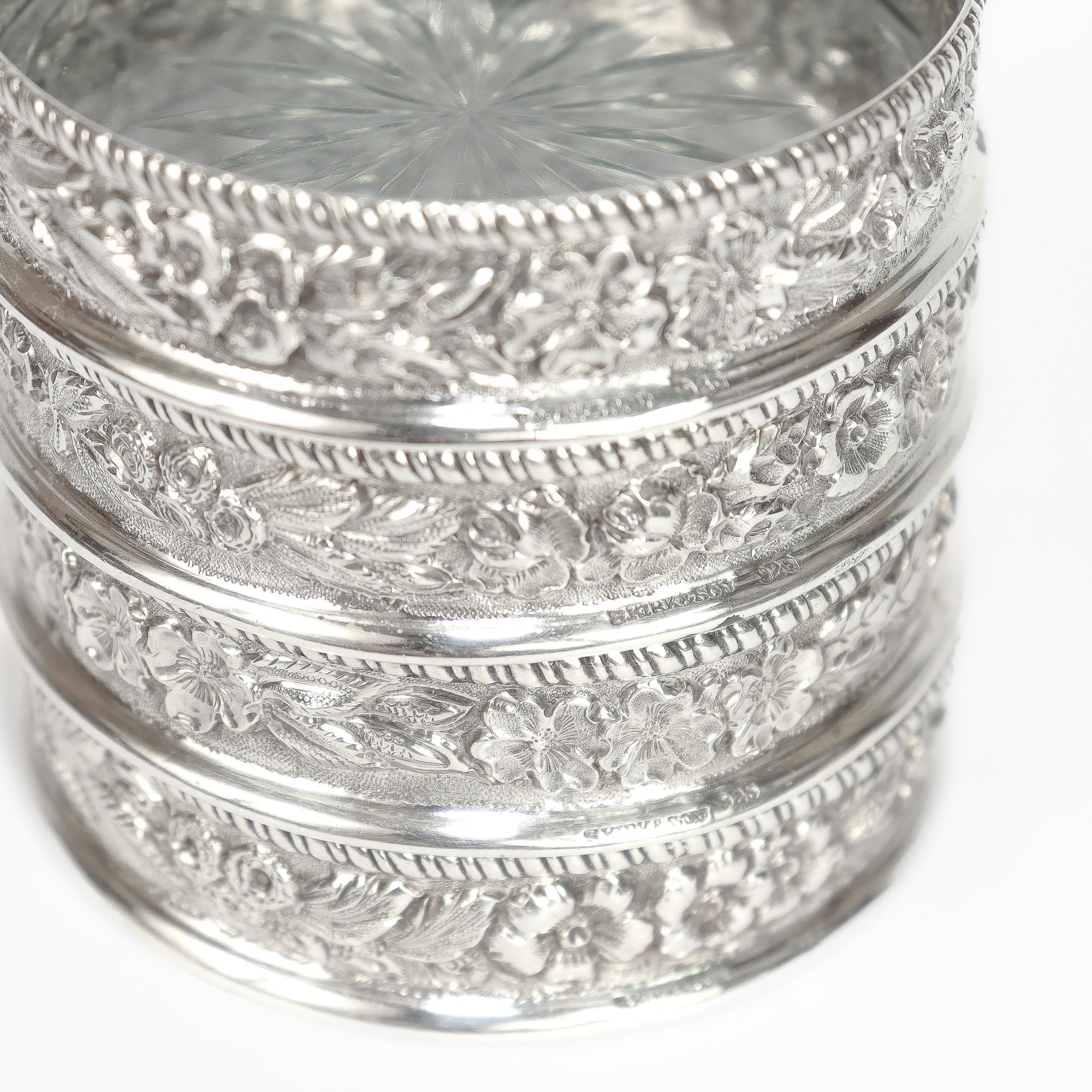 Juego antiguo de 8 posavasos S. Kirk & Son de plata repujada y cristal tallado en venta 2