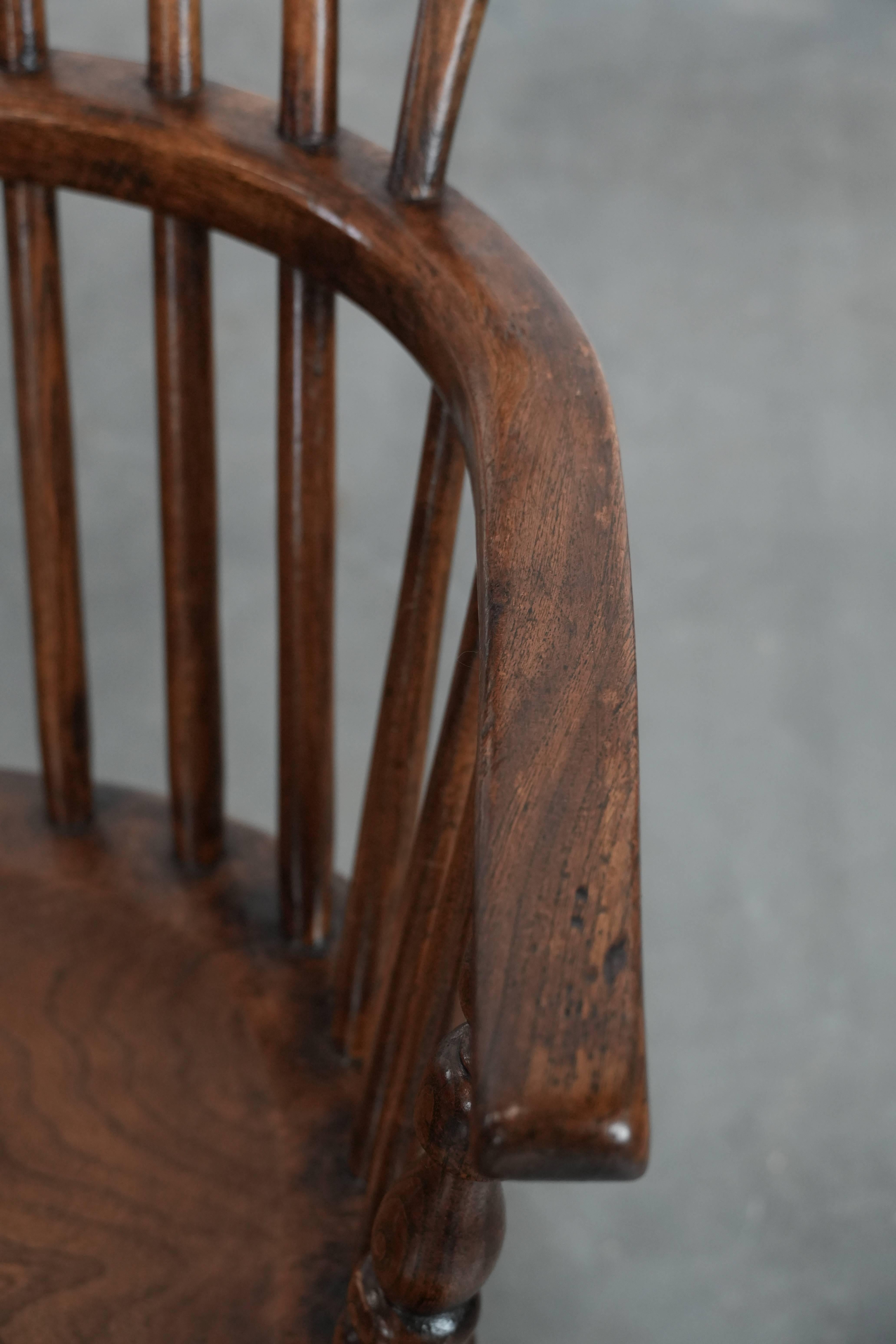 Ensemble ancien de 8 très belles chaises / fauteuils Windsor anglais en vente 3