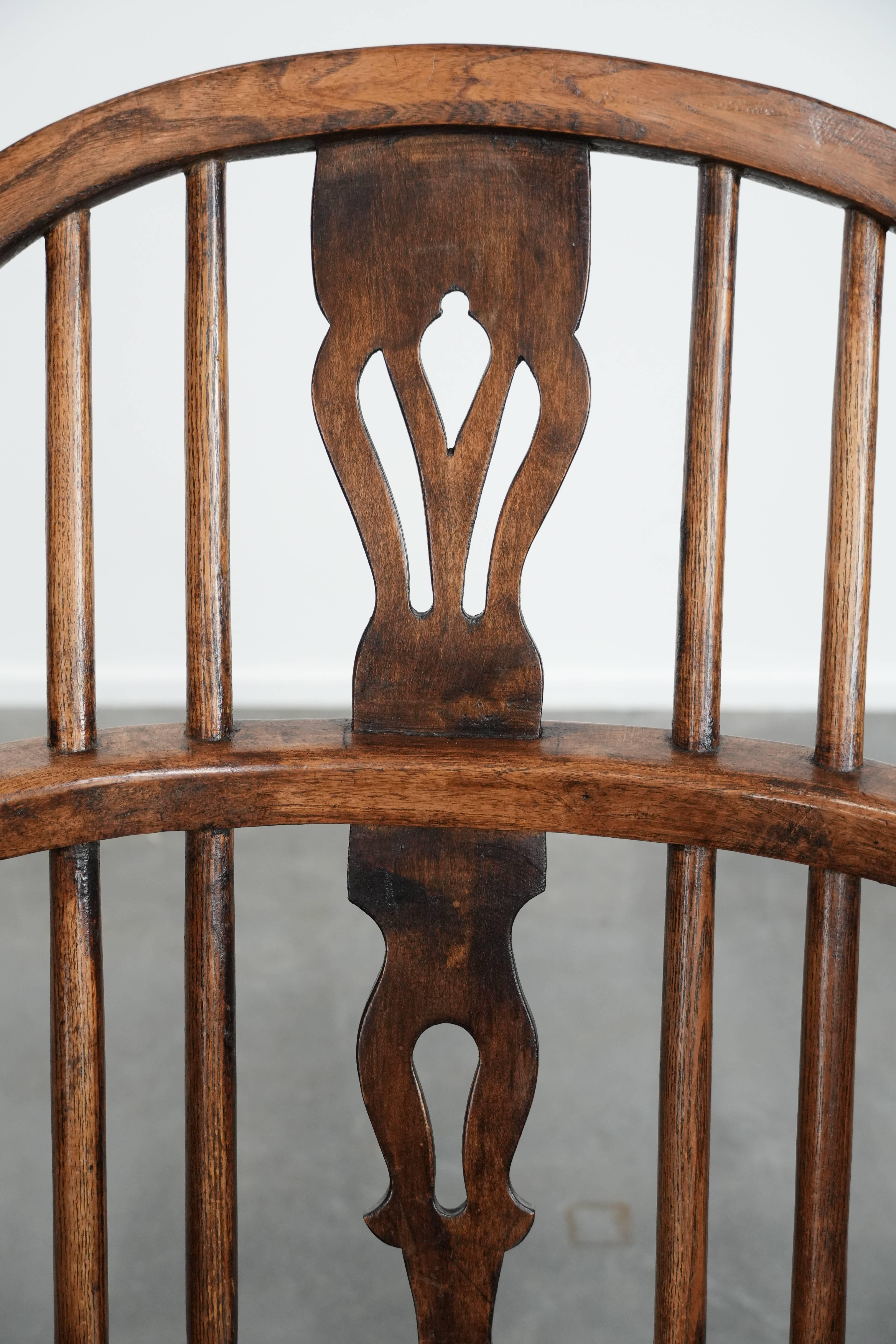 Ensemble ancien de 8 très belles chaises / fauteuils Windsor anglais en vente 4