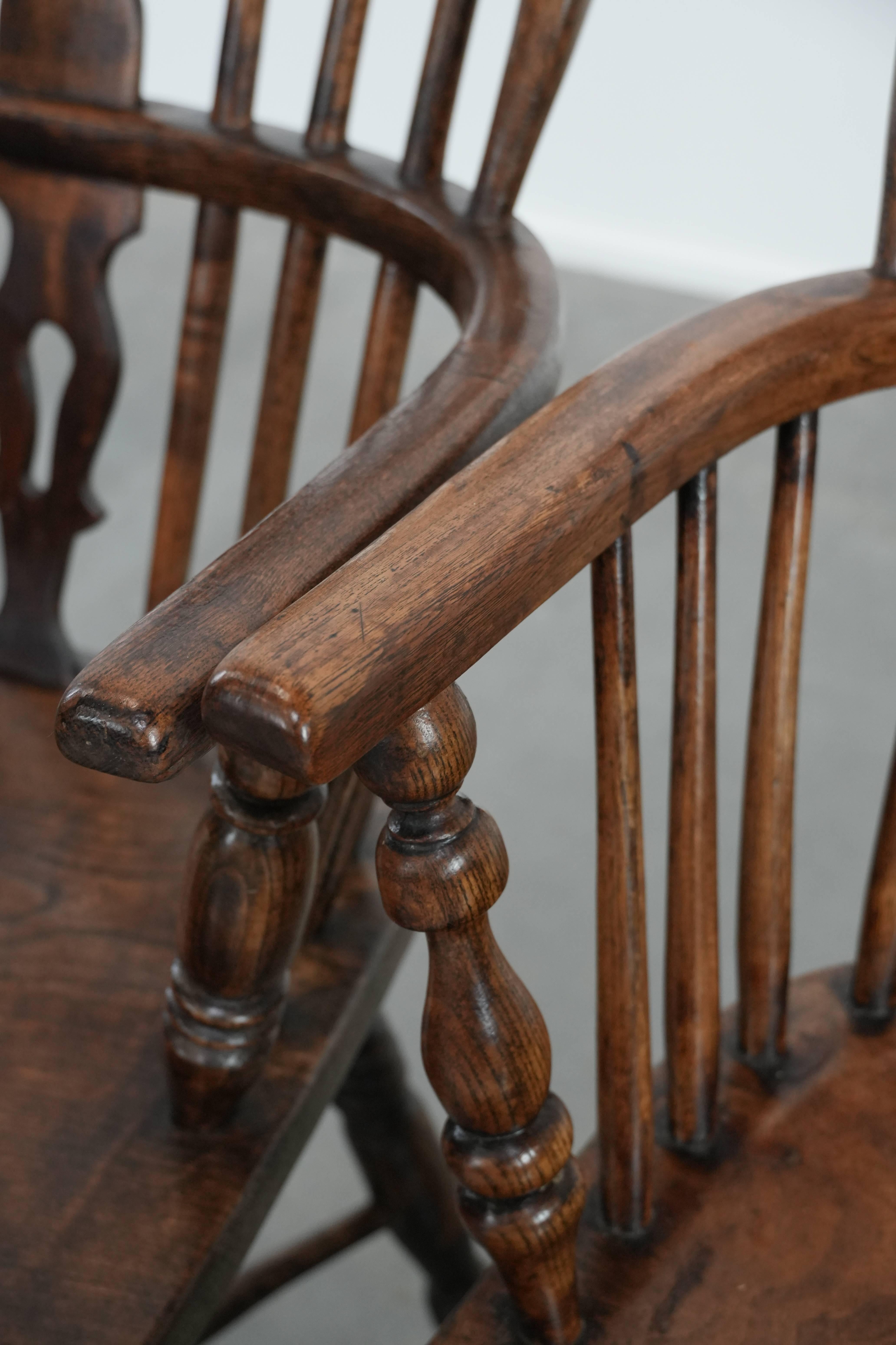 Ensemble ancien de 8 très belles chaises / fauteuils Windsor anglais en vente 5