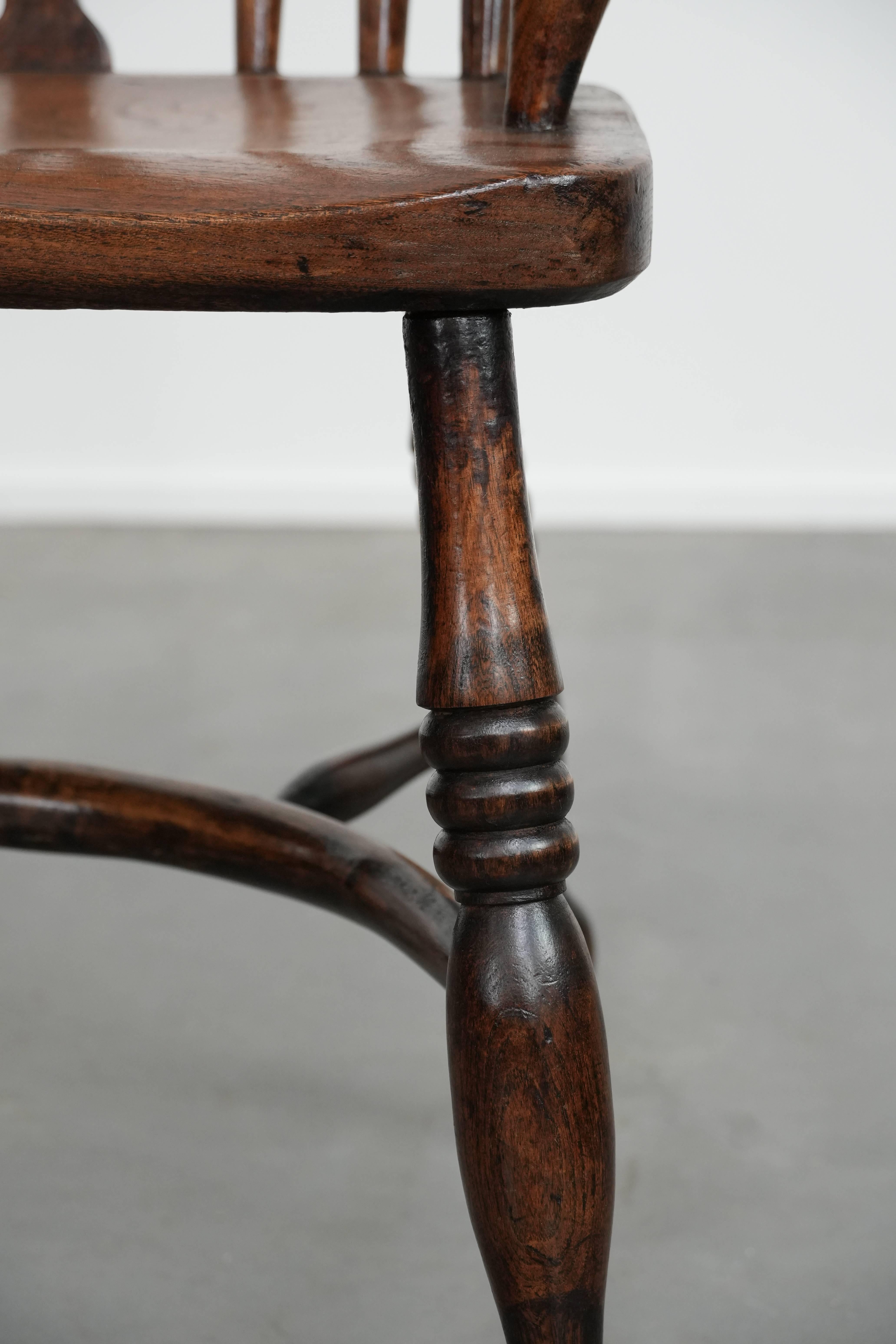 Ensemble ancien de 8 très belles chaises / fauteuils Windsor anglais en vente 7