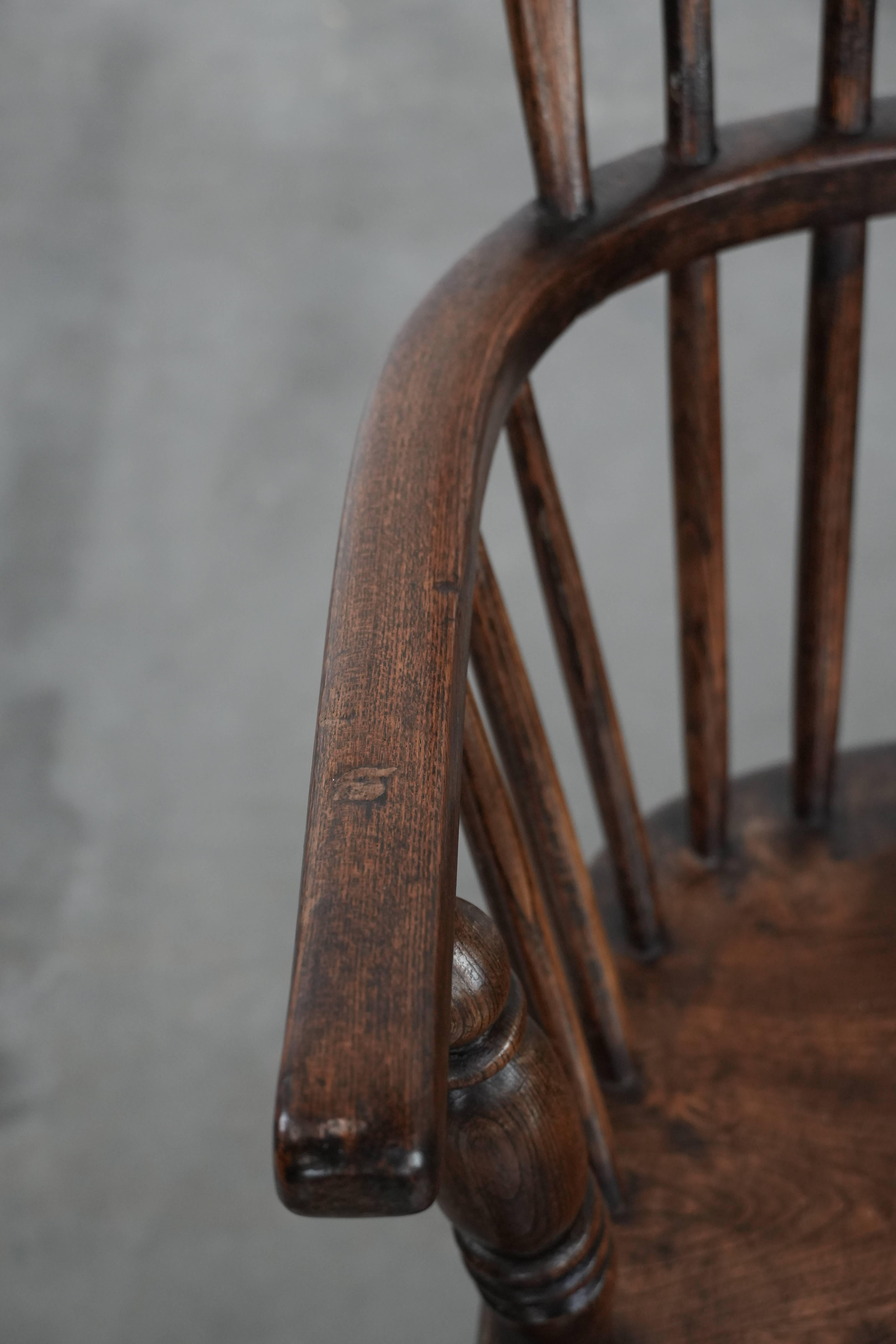 Ensemble ancien de 8 très belles chaises / fauteuils Windsor anglais en vente 1