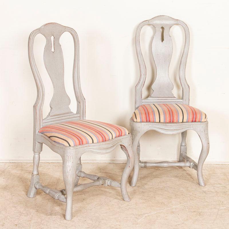 Antique Set of 8 White Painted Swedish Rococo Dining Chairs In Good Condition In Round Top, TX