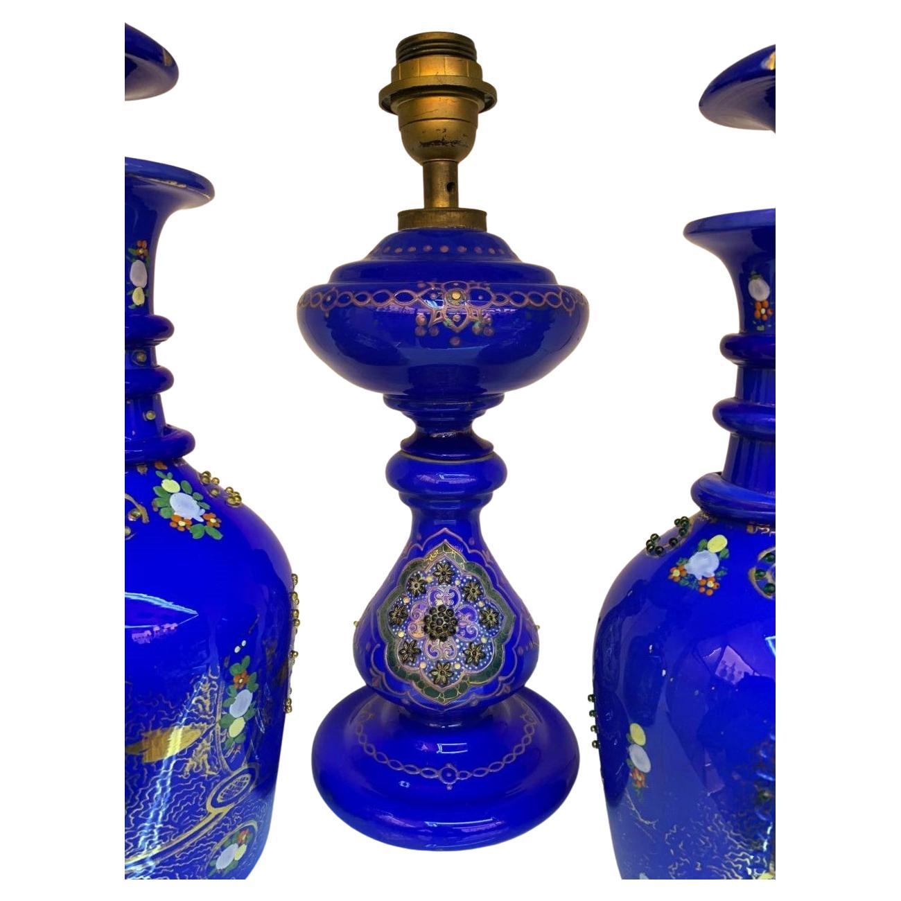 Ensemble ancien de verres opalin émaillés bleus fabriqués pour le marché islamique, 19ème siècle Bon état - En vente à Rostock, MV