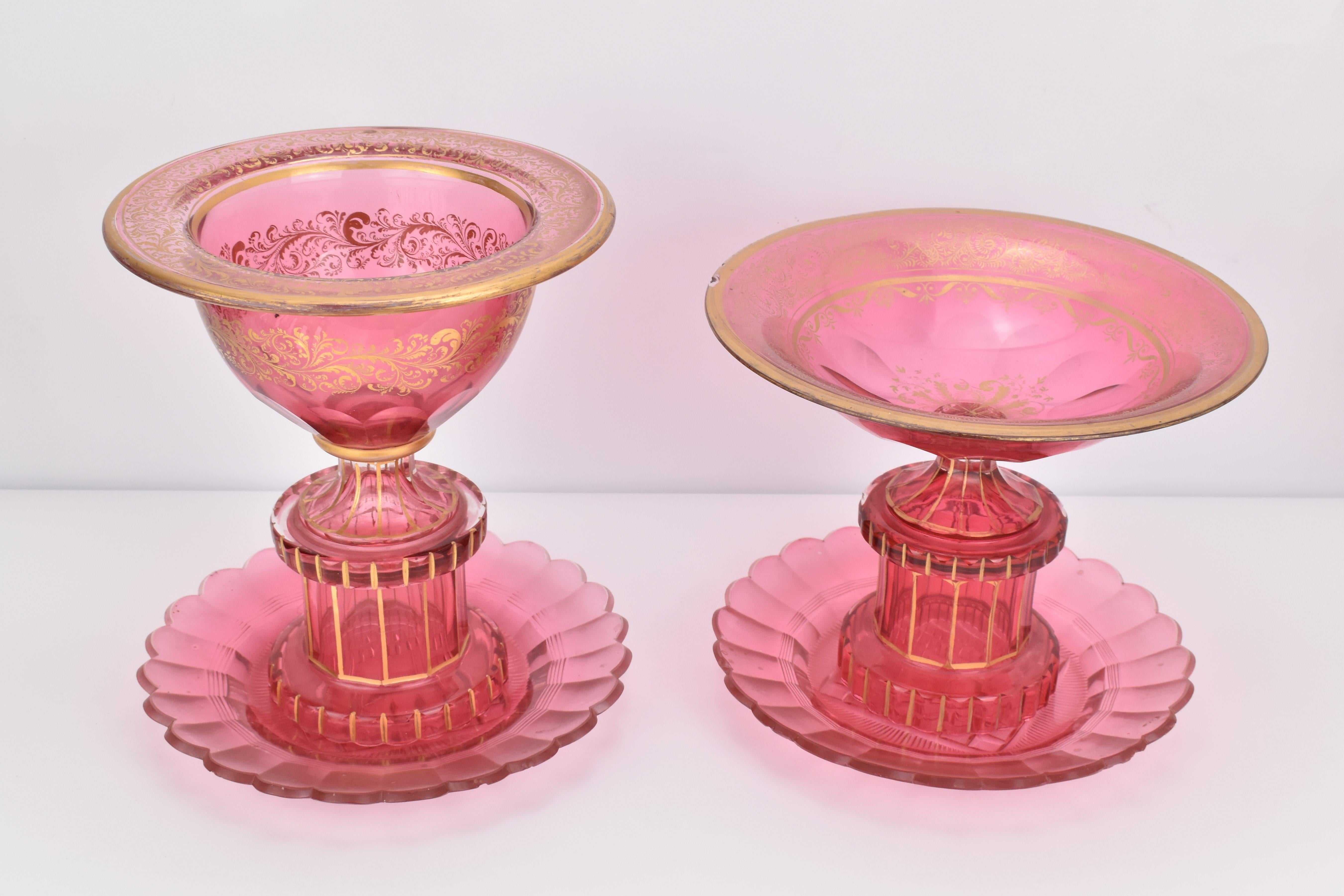 Doré Ensemble ancien de BOHEMIAN GILT CRANBERRY GLASS CENTERPIECES BOWLS, 19ème siècle en vente