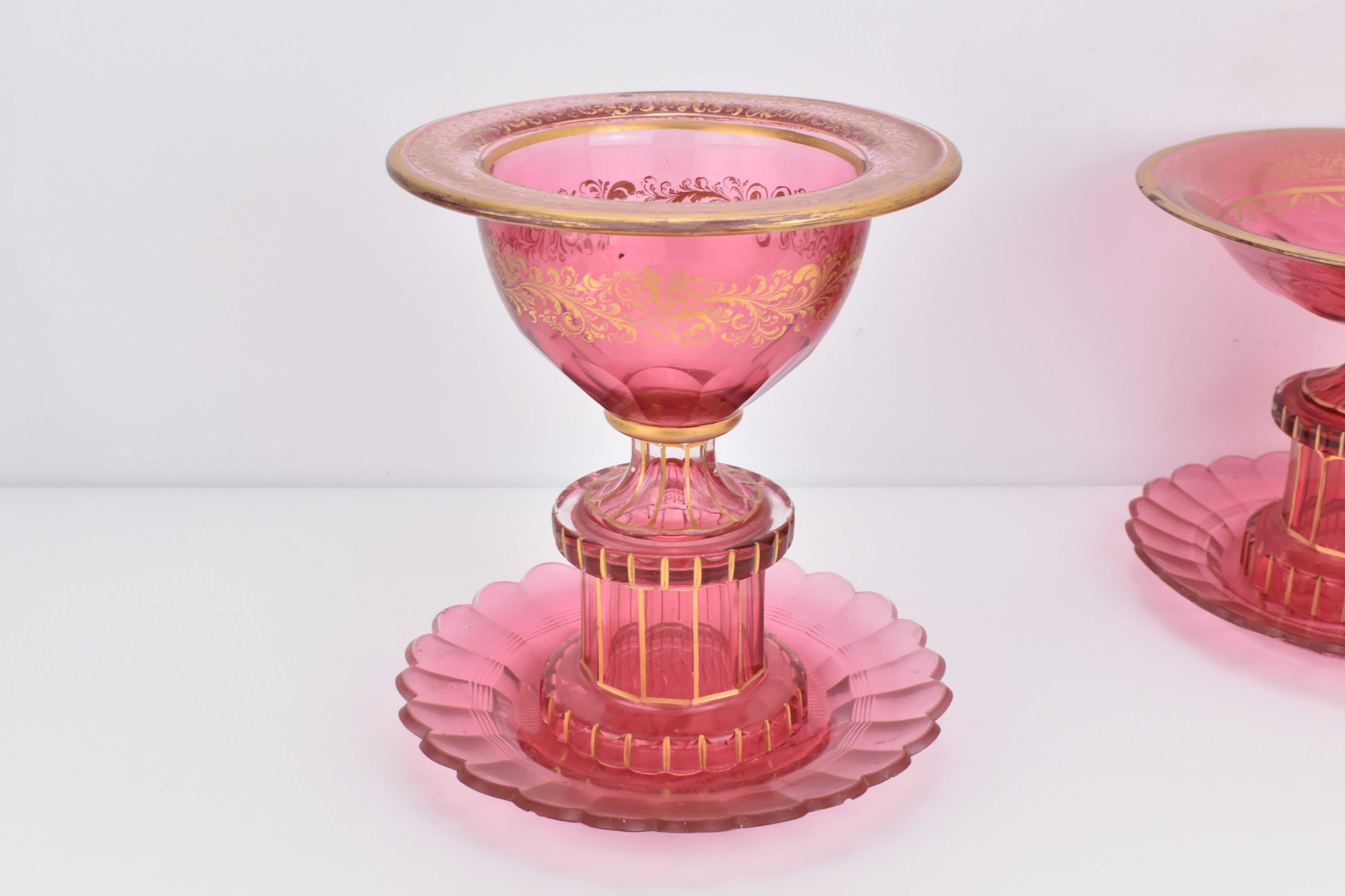 Ensemble ancien de BOHEMIAN GILT CRANBERRY GLASS CENTERPIECES BOWLS, 19ème siècle Bon état - En vente à Rostock, MV