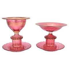CONJUNTO ANTIGUO DE COFRES CENTRALES DE CRISTAL DORADO BOHEMIANO, SIGLO XIX