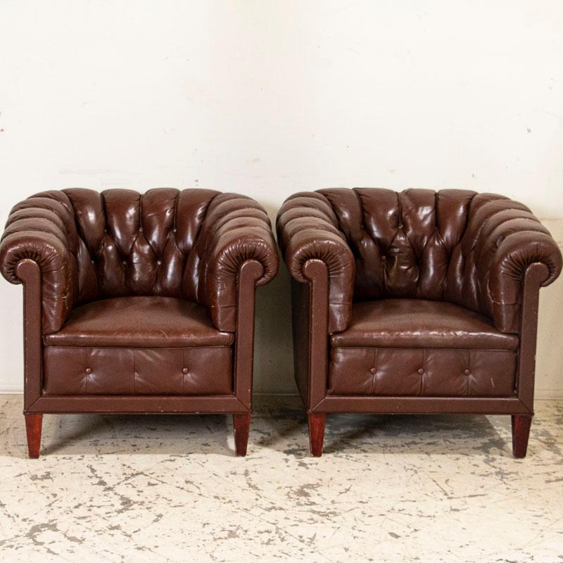 Antique Set of Brown Vintage Leather Chesterfield Sofa and Pair of Club Chairs In Good Condition In Round Top, TX