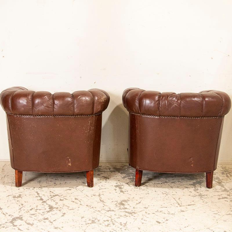 20th Century Antique Set of Brown Vintage Leather Chesterfield Sofa and Pair of Club Chairs