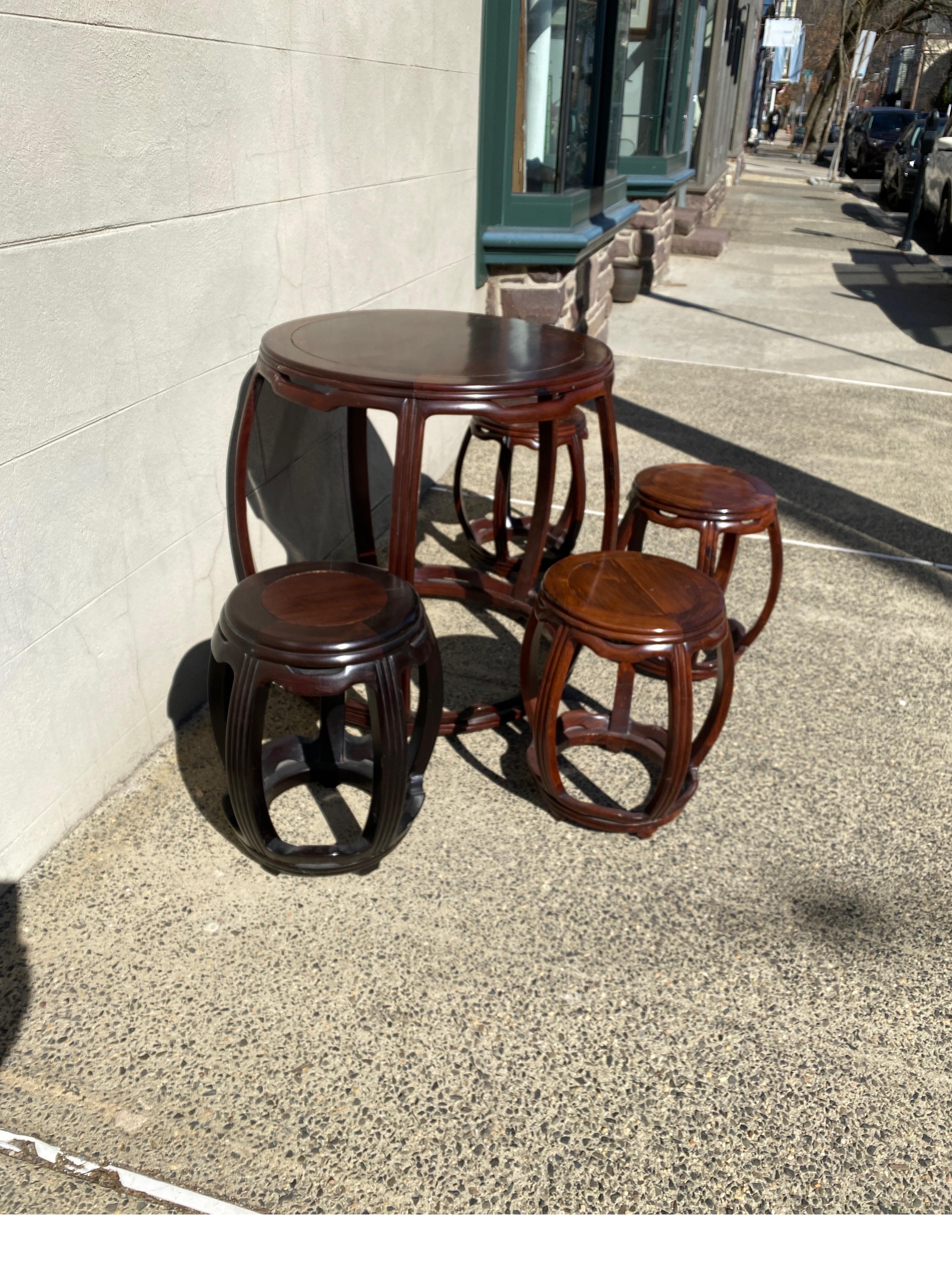 Early 20th Century Set of Chinese Barrel Form Table with Stools In Good Condition For Sale In Lambertville, NJ
