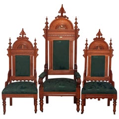 Ensemble antique de chaises trônes de cérémonie maçonnique en chêne sculpté Eastlake:: vers 1910