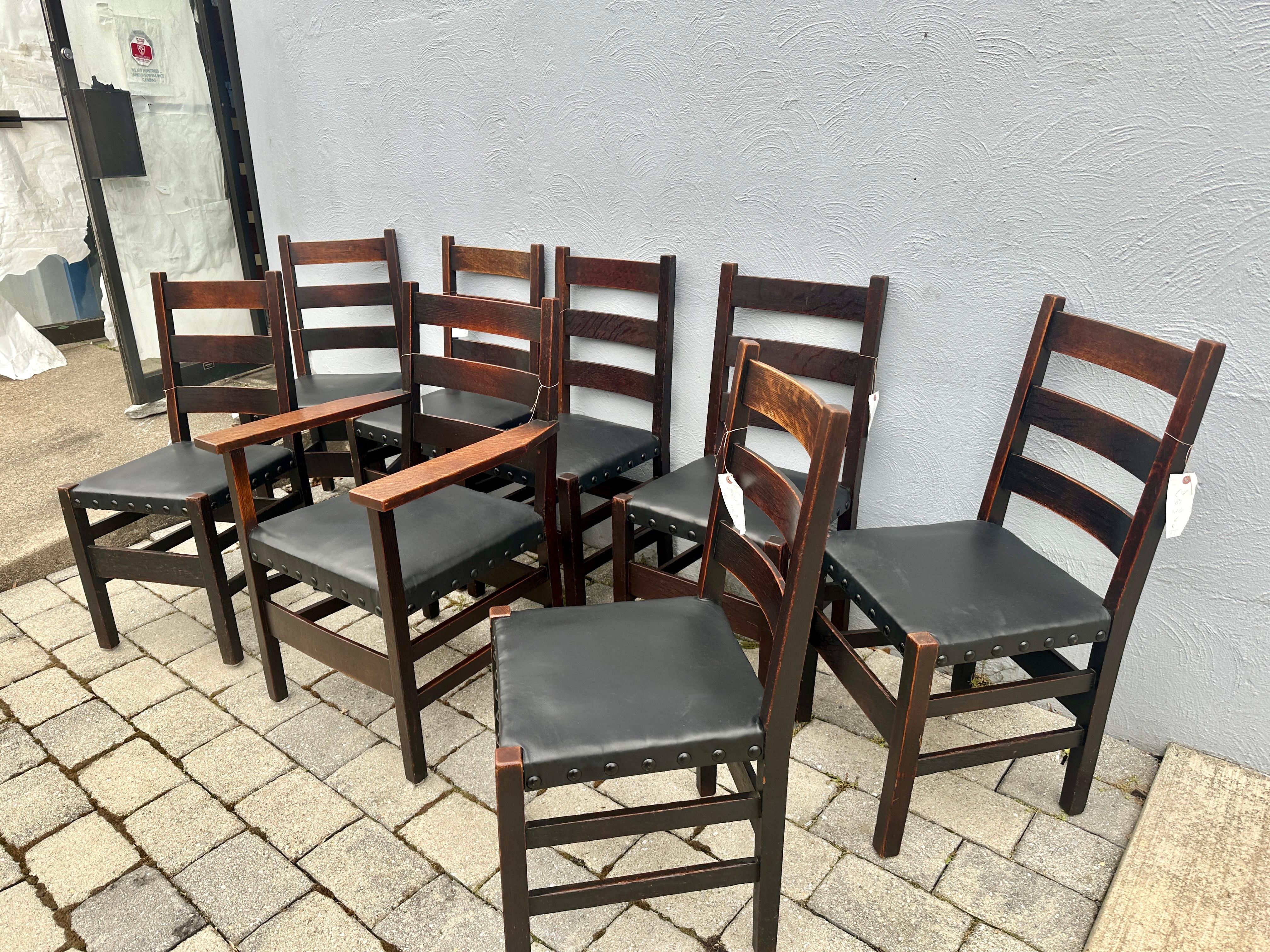 Conjunto Antiguo de Ocho (8) Sillas de Comedor Gustav Stickley - W7468  DEBE VENDER en venta 4