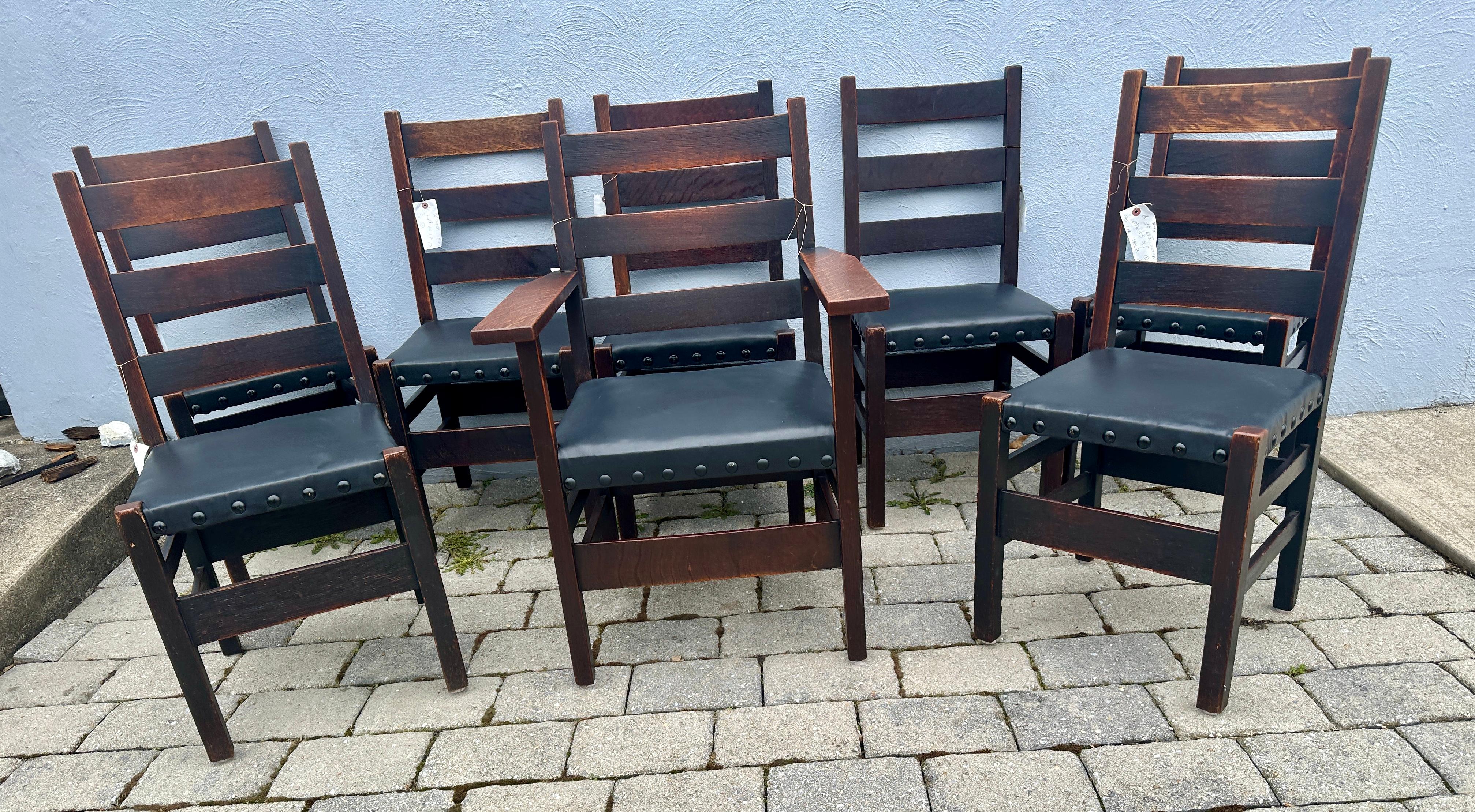 Conjunto Antiguo de Ocho (8) Sillas de Comedor Gustav Stickley - W7468  DEBE VENDER en venta 6