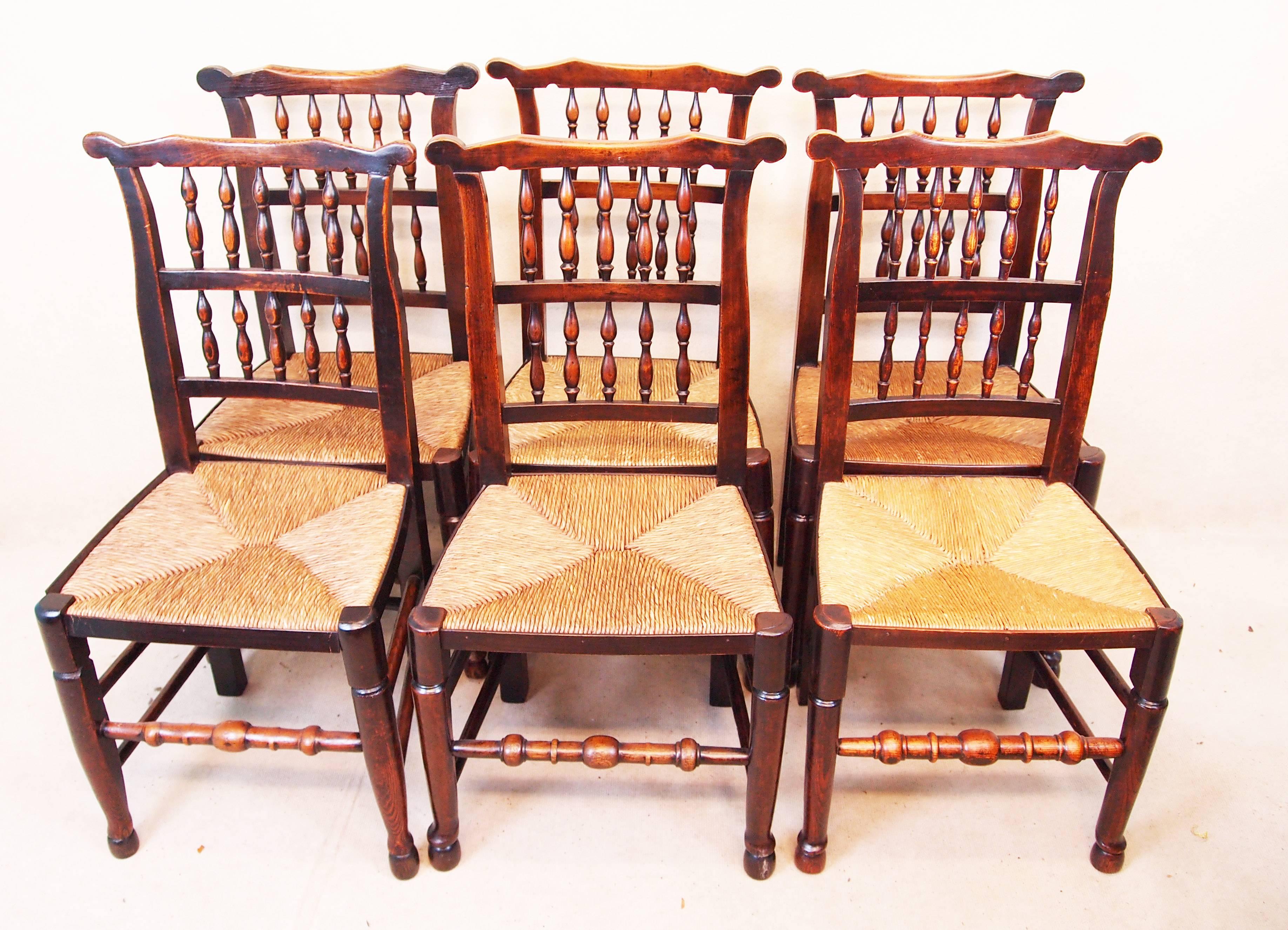 Antique Set of Eight Spindle Back Dining Chairs In Good Condition In Bedfordshire, GB