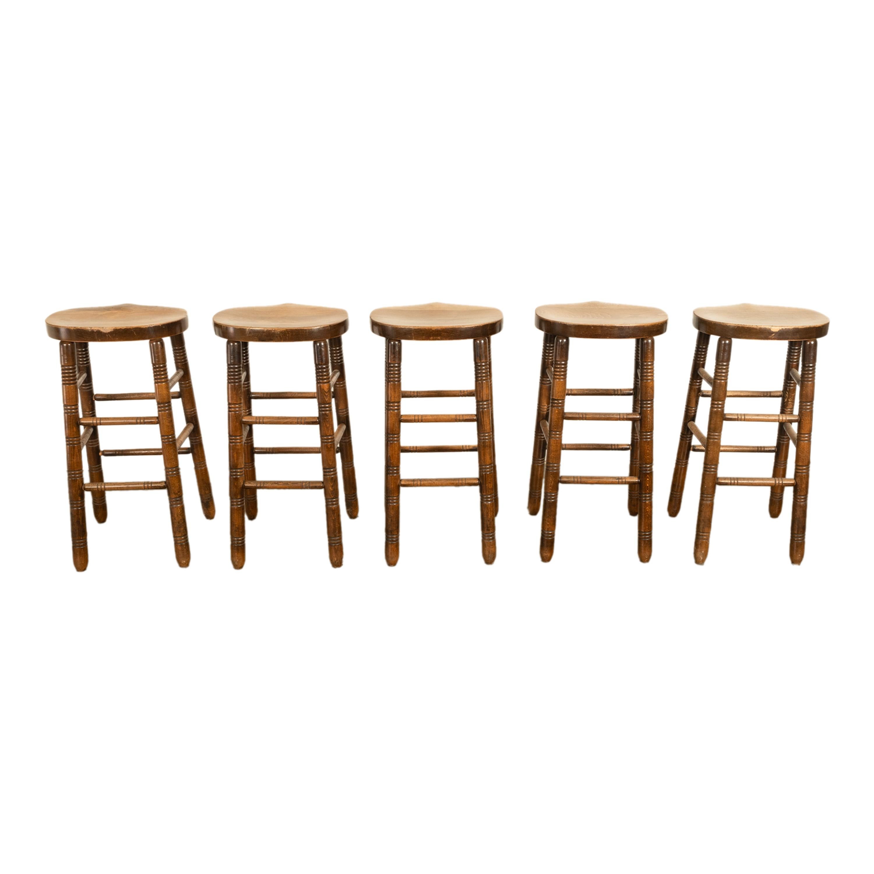 Antike Satz von fünf antiken Arts & Crafts gedreht Ulme Bar Sattel Sitz Hocker 1900 im Angebot 2