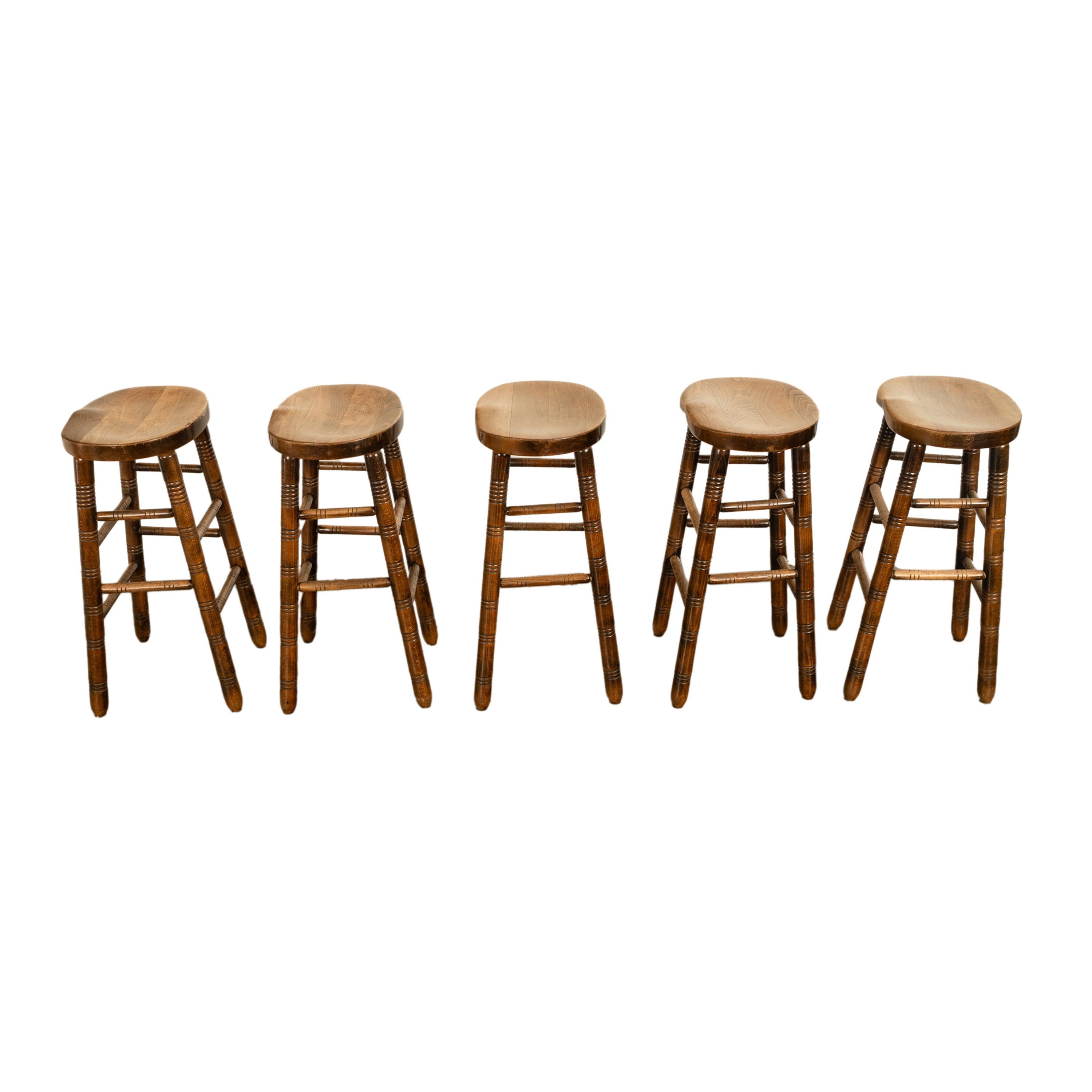 Antike Satz von fünf antiken Arts & Crafts gedreht Ulme Bar Sattel Sitz Hocker 1900 im Angebot 3
