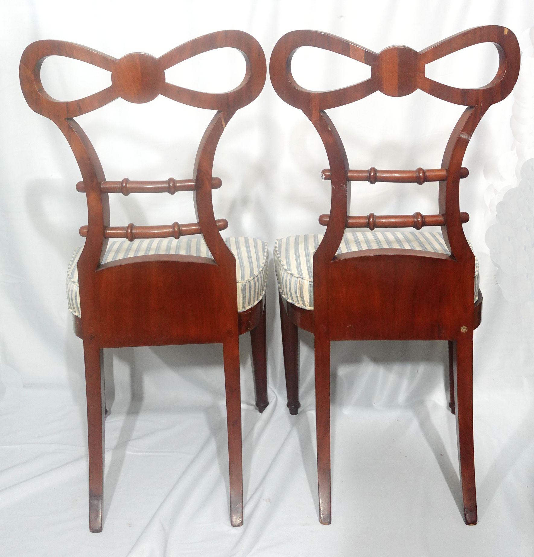 Antique Set of Four Biedermeier Walnut Side Chairs, 19th Century For Sale 7