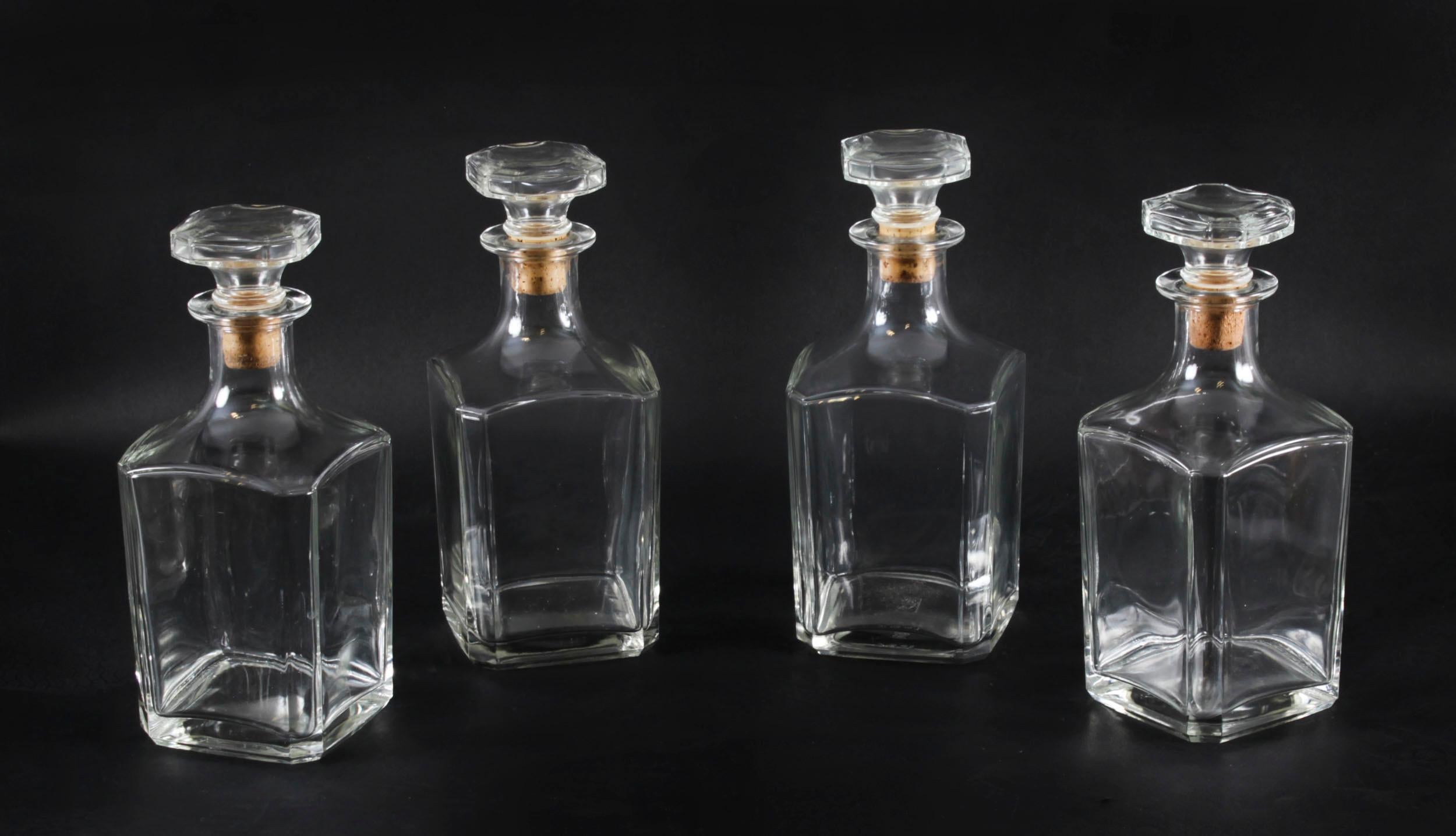 Ensemble ancien de quatre carafes en cristal du début du 20e siècle en vente 6