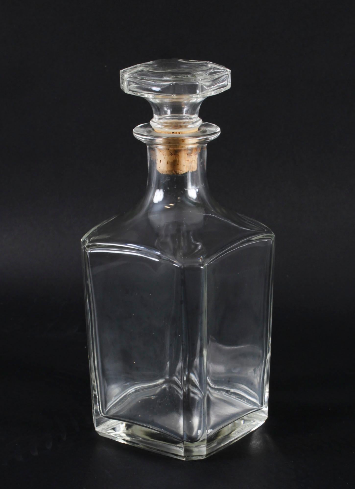 Début du 20ème siècle Ensemble ancien de quatre carafes en cristal du début du 20e siècle en vente