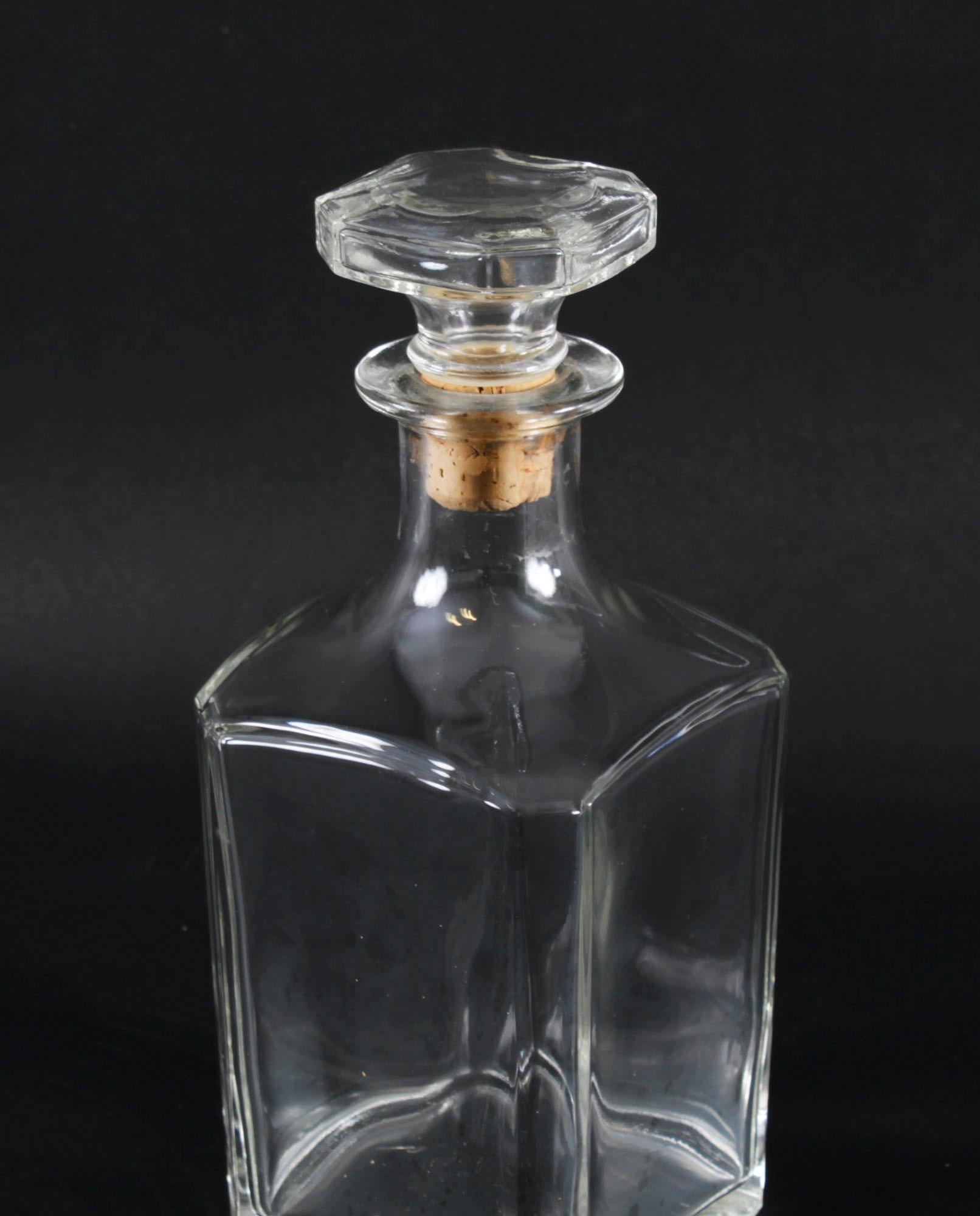 Cristal Ensemble ancien de quatre carafes en cristal du début du 20e siècle en vente