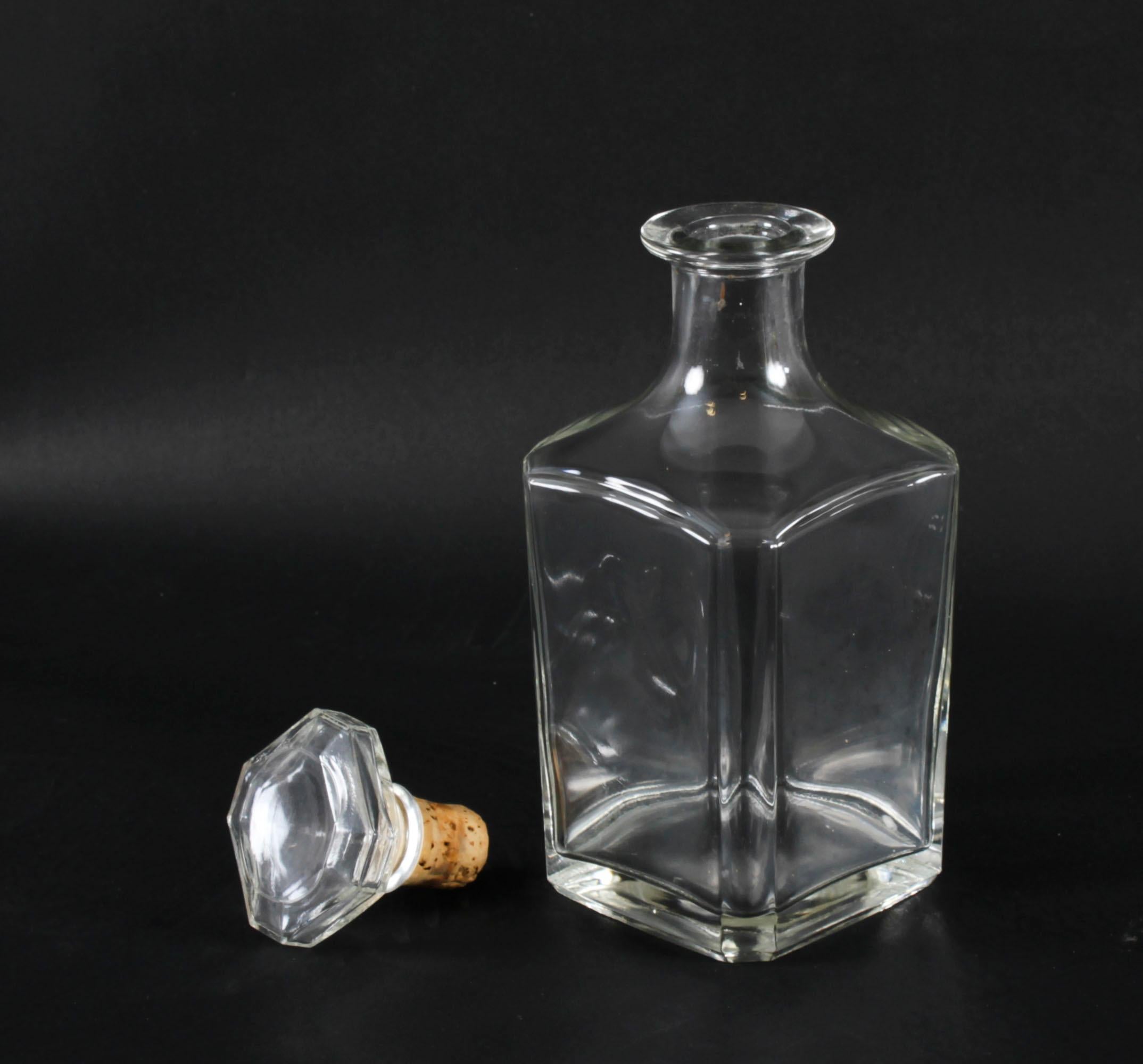 Ensemble ancien de quatre carafes en cristal du début du 20e siècle en vente 3