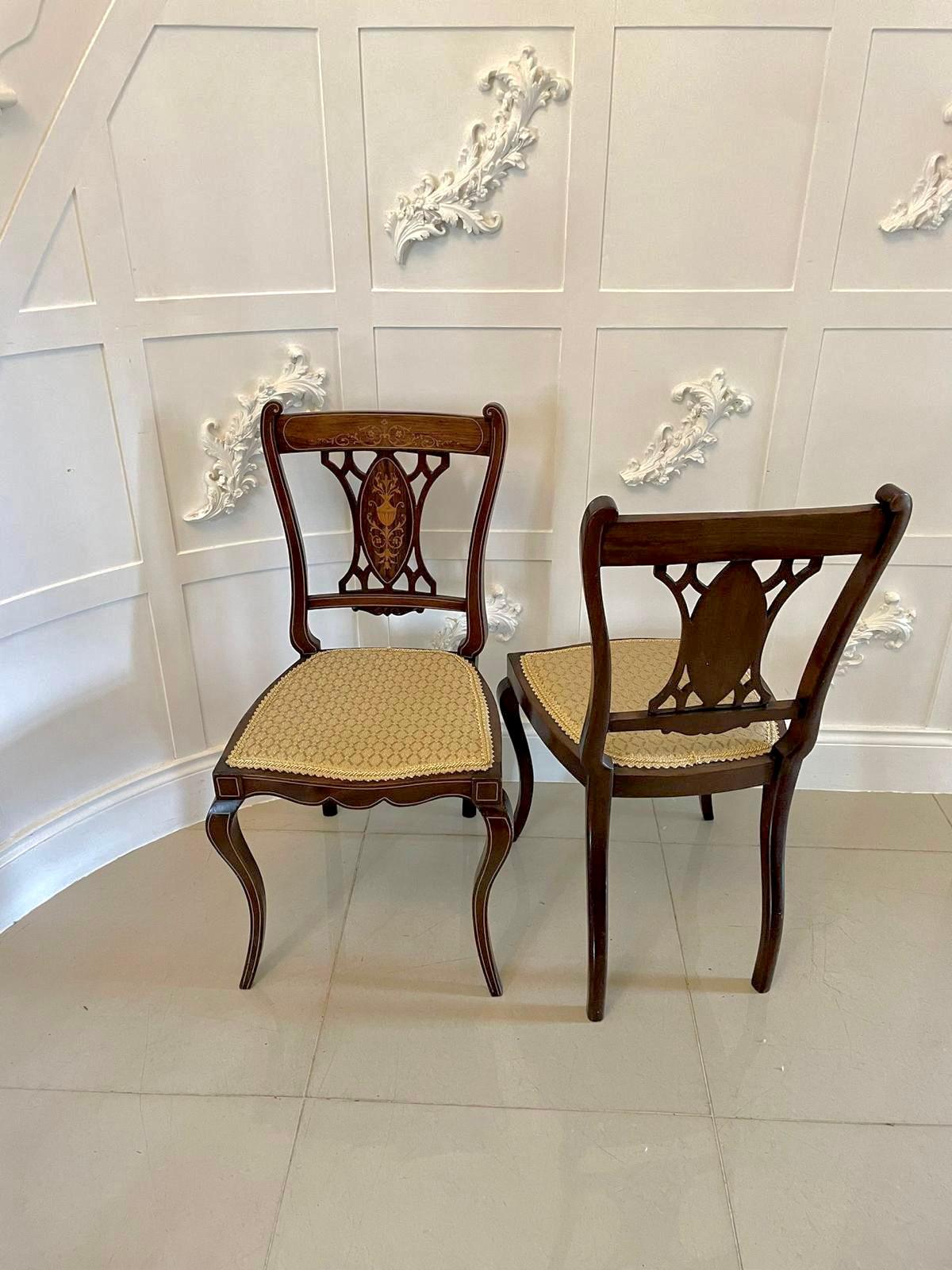 Antiker Satz von vier edwardianischen Esszimmerstühlen mit Rosenholz-Intarsien (Englisch) im Angebot