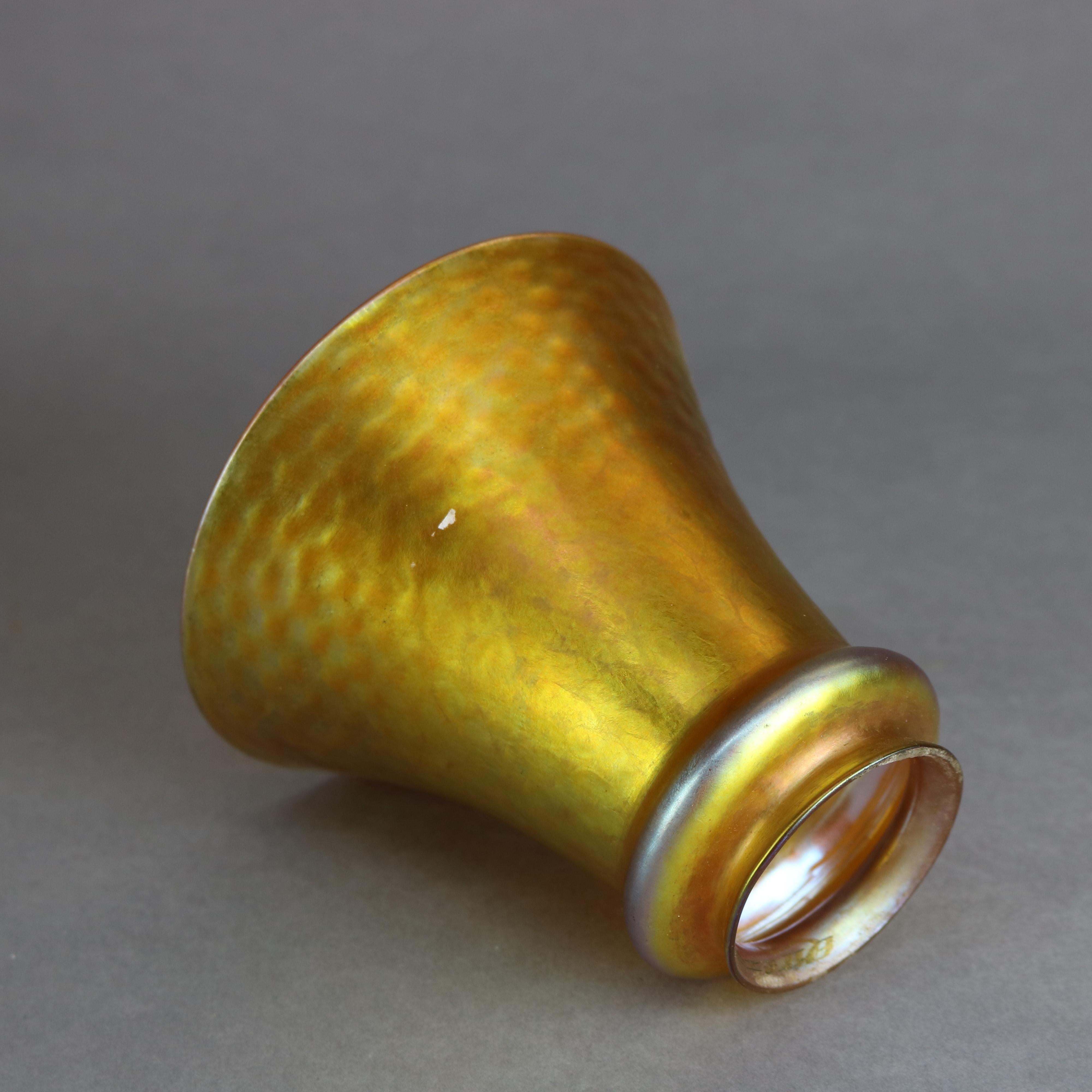 Antique Set of Four Quezal Art Glass Bell-Form Shades, Signed, Circa 1920 In Good Condition In Big Flats, NY