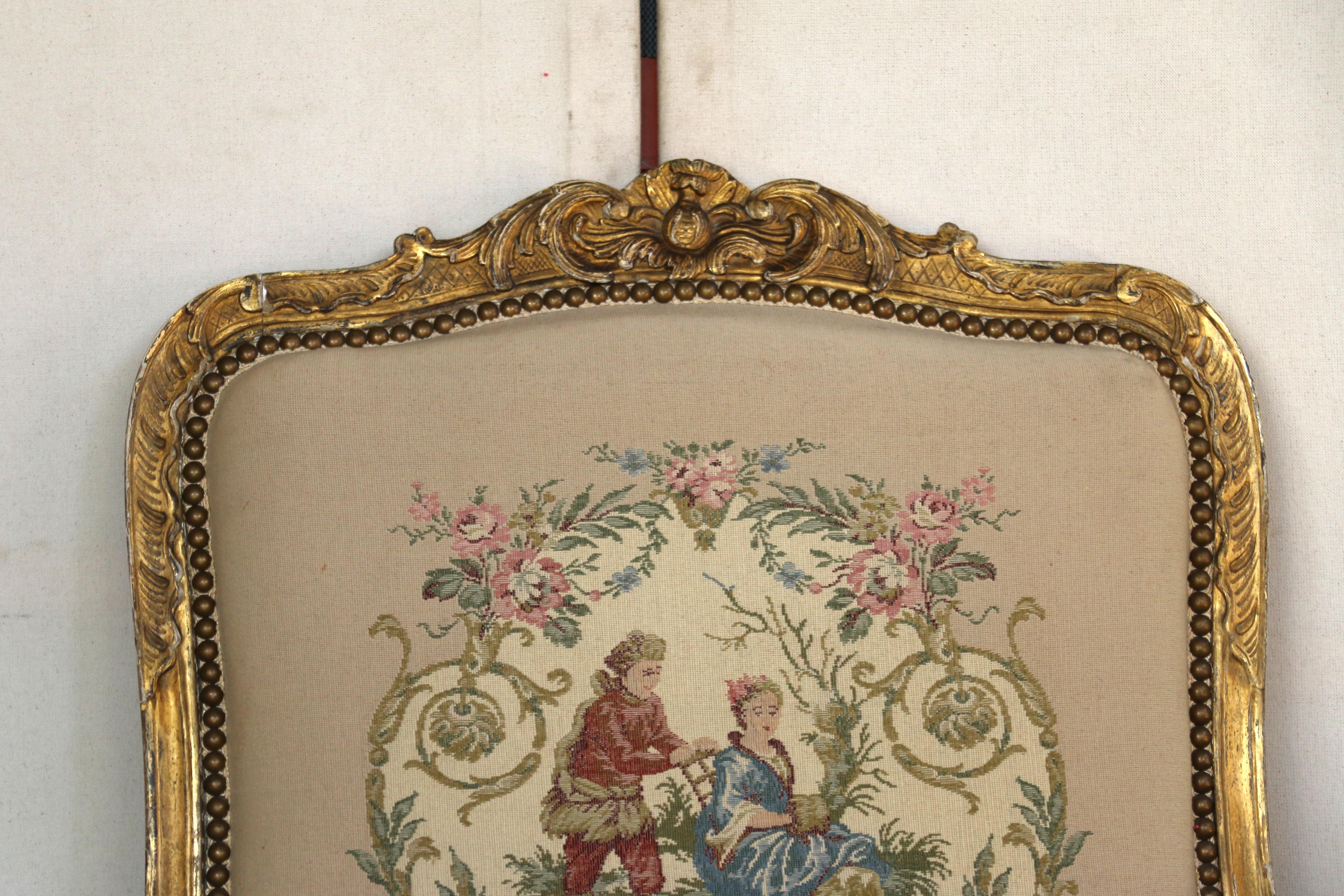 Antique Ensemble de chaises à accoudoirs en bois sculpté doré de tapisserie française Chaises et canapé en vente 5