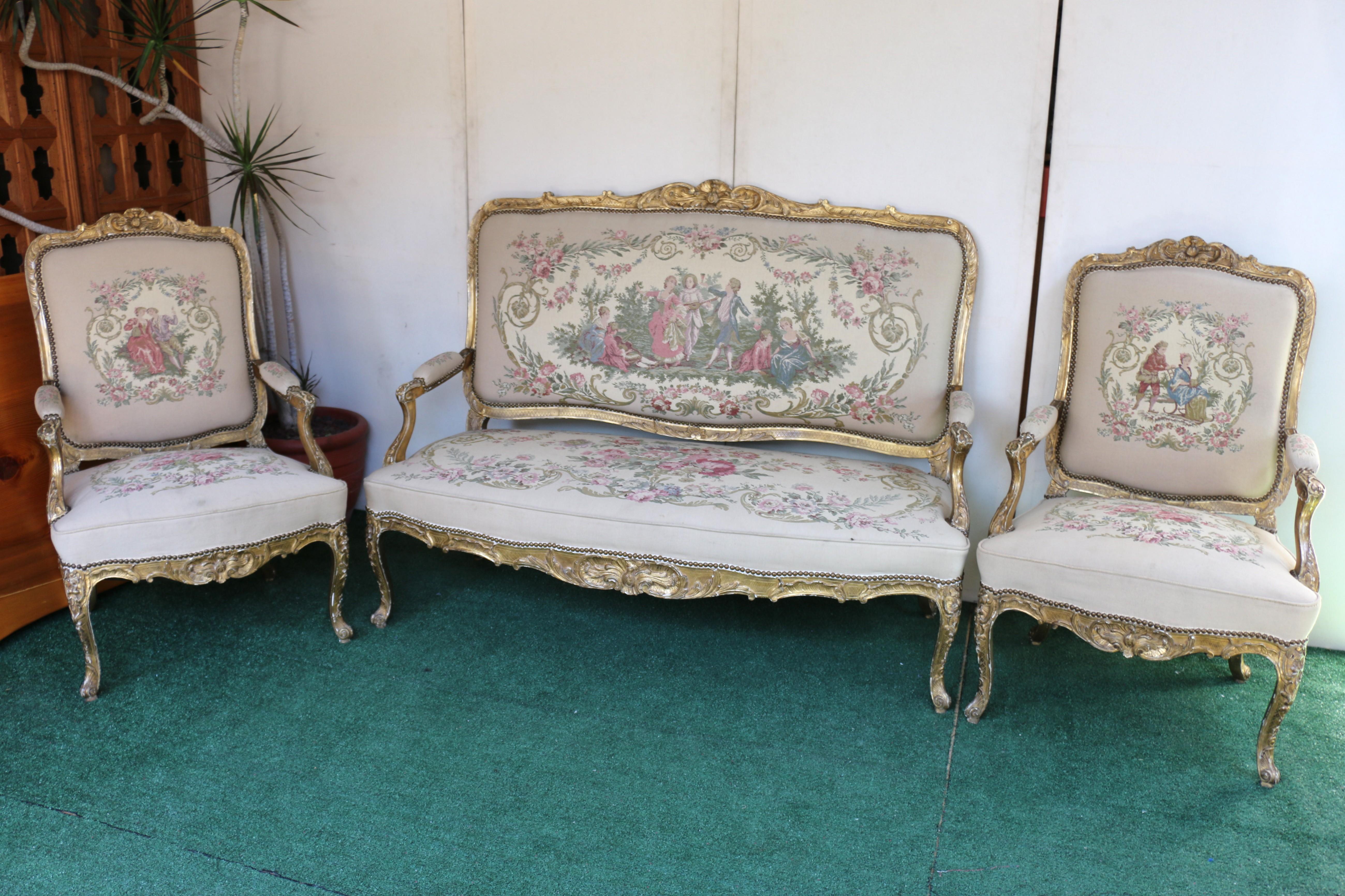 Antique Ensemble de chaises à accoudoirs en bois sculpté doré de tapisserie française Chaises et canapé en vente 12