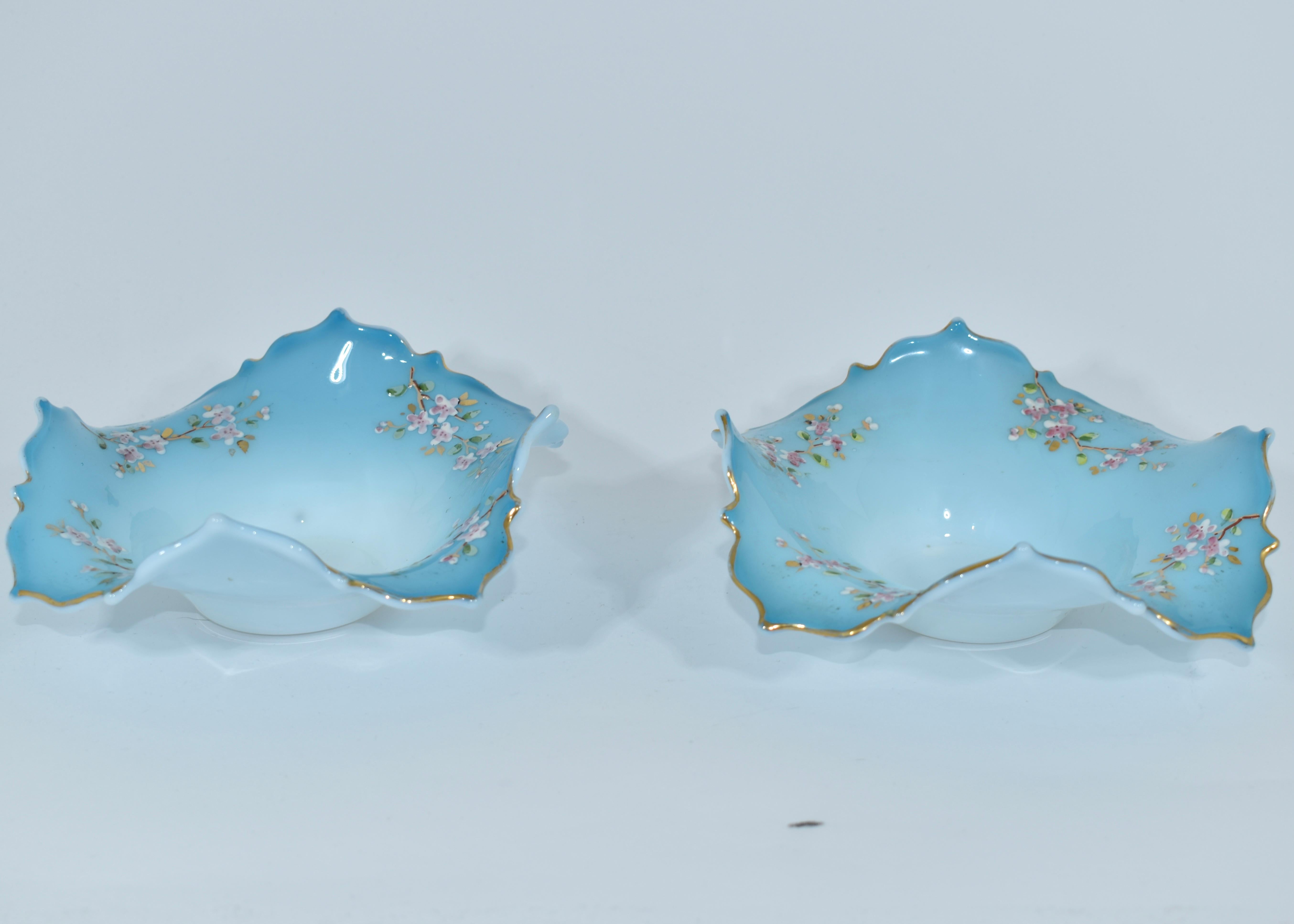 Ensemble d'assiettes françaises anciennes en verre opalin turquoise, 19ème siècle en vente 1