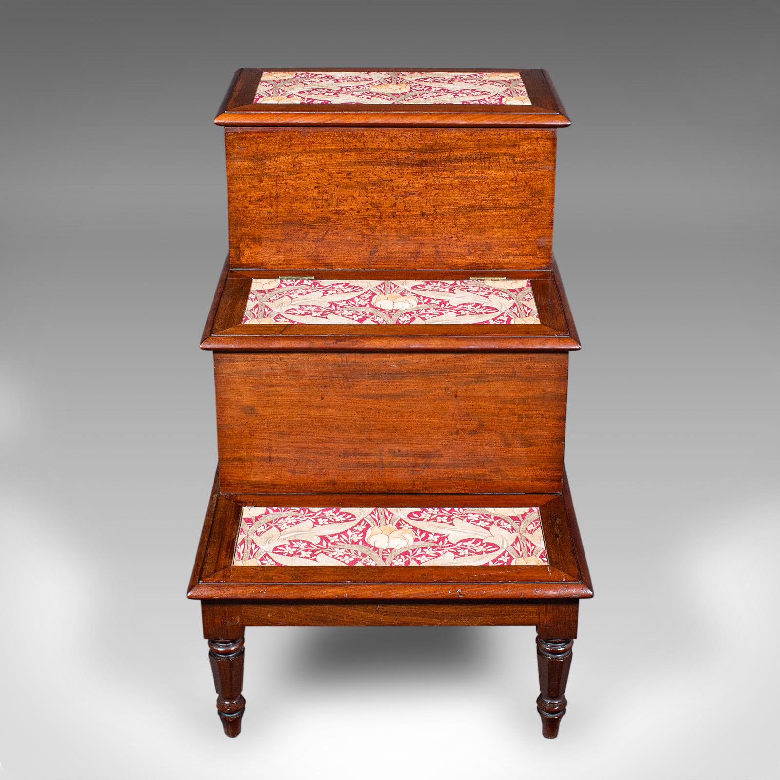 Britannique Ensemble antique de marches de bibliothèque, anglais, noyer, Oak, Step Storage Stand, Regency en vente