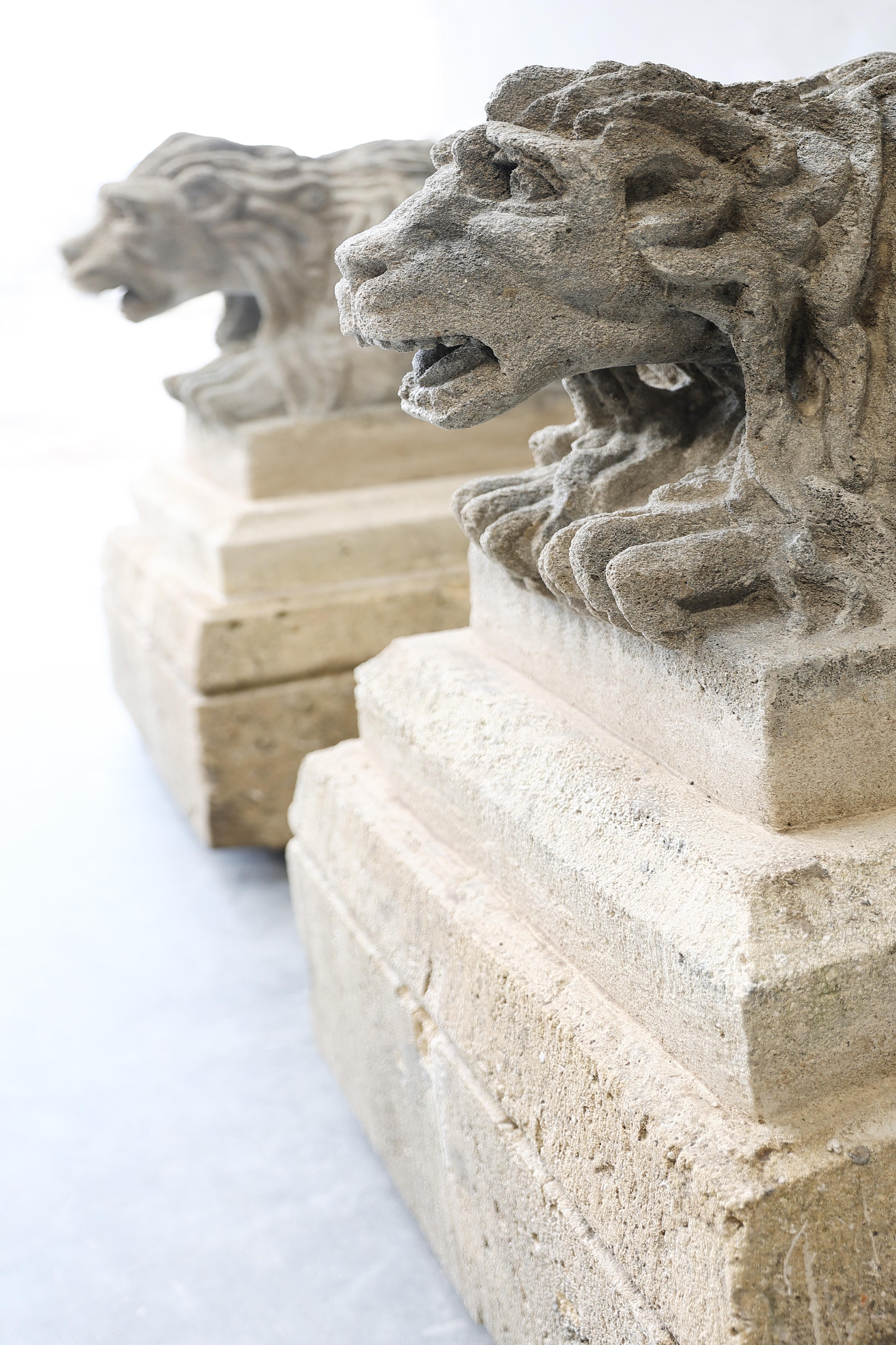 Set of Lions on a Pedestal of French Limestone For Sale 1