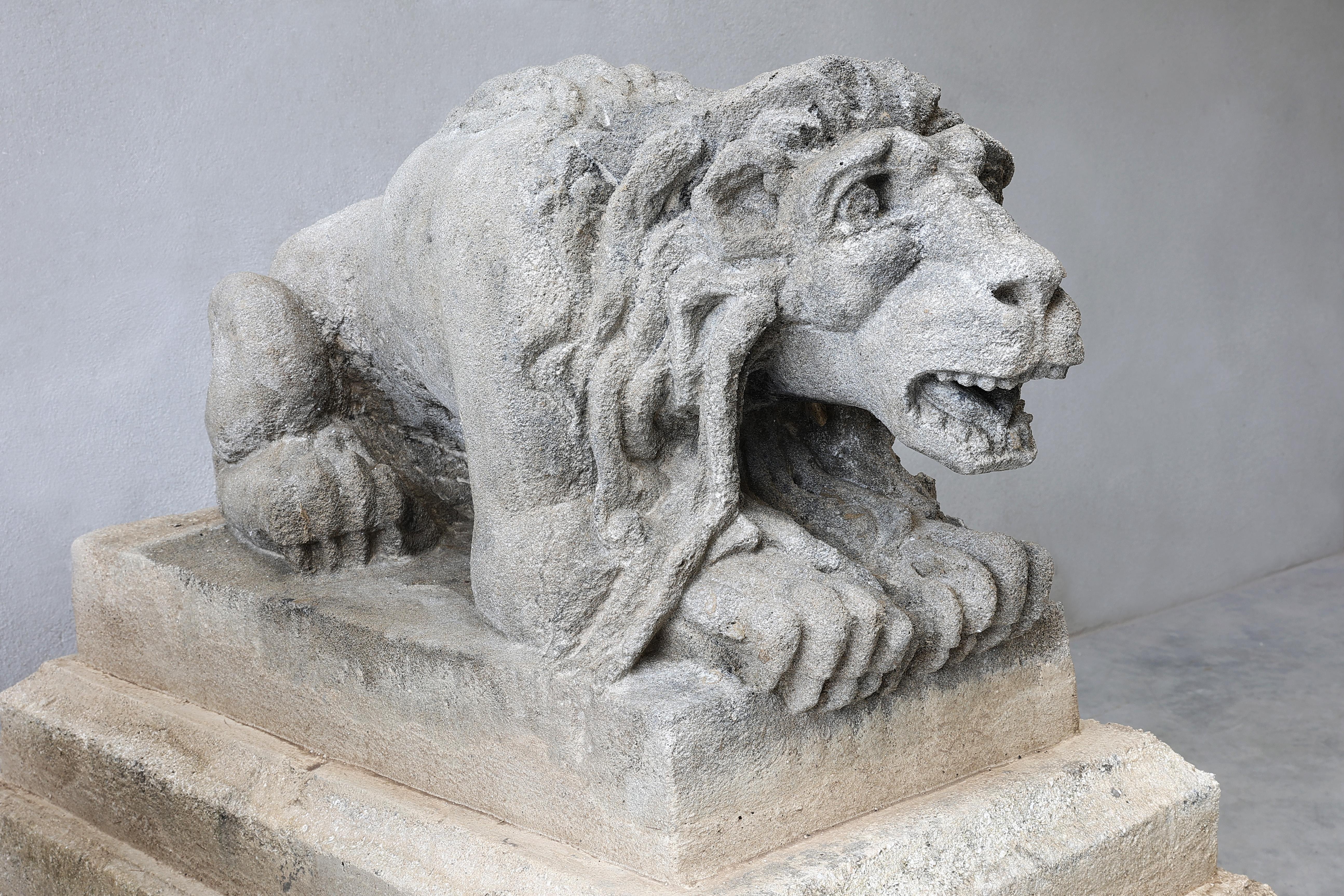 Set of Lions on a Pedestal of French Limestone For Sale 2