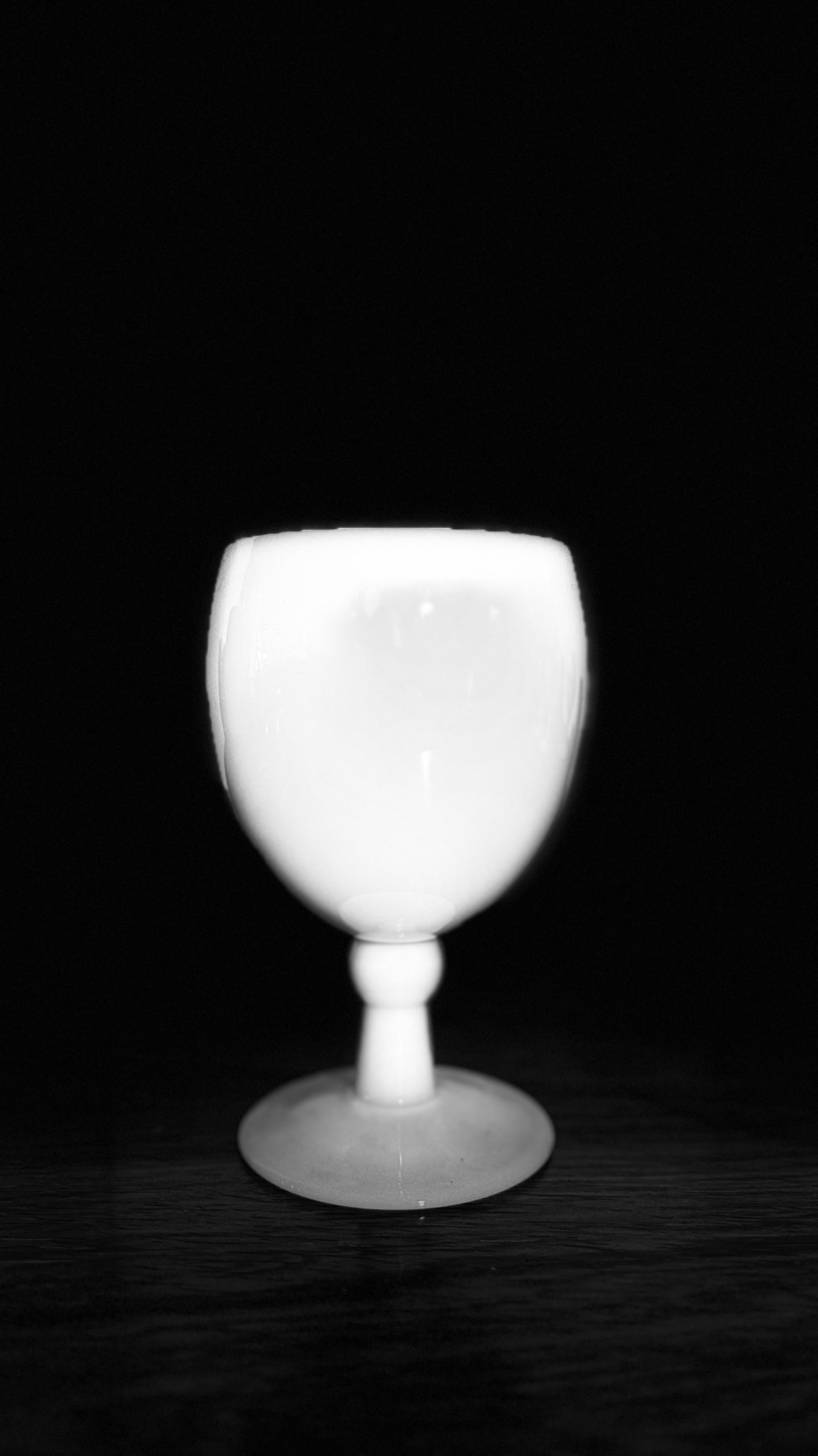 Antiker Satz von neun Opal-Weingläsern, handgefertigt in Frankreich, Portieux Vallerys im Angebot 5