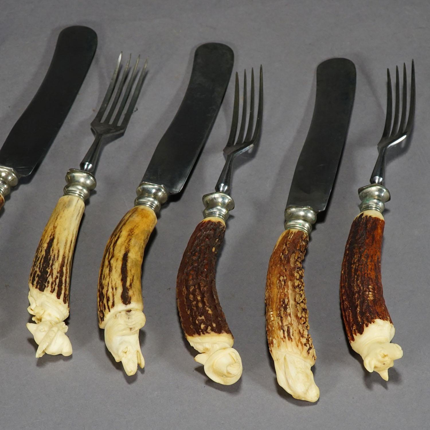 Antique Set of Rustic Hunters Cutlery with Hand Carved Horn Handles In Good Condition In Berghuelen, DE