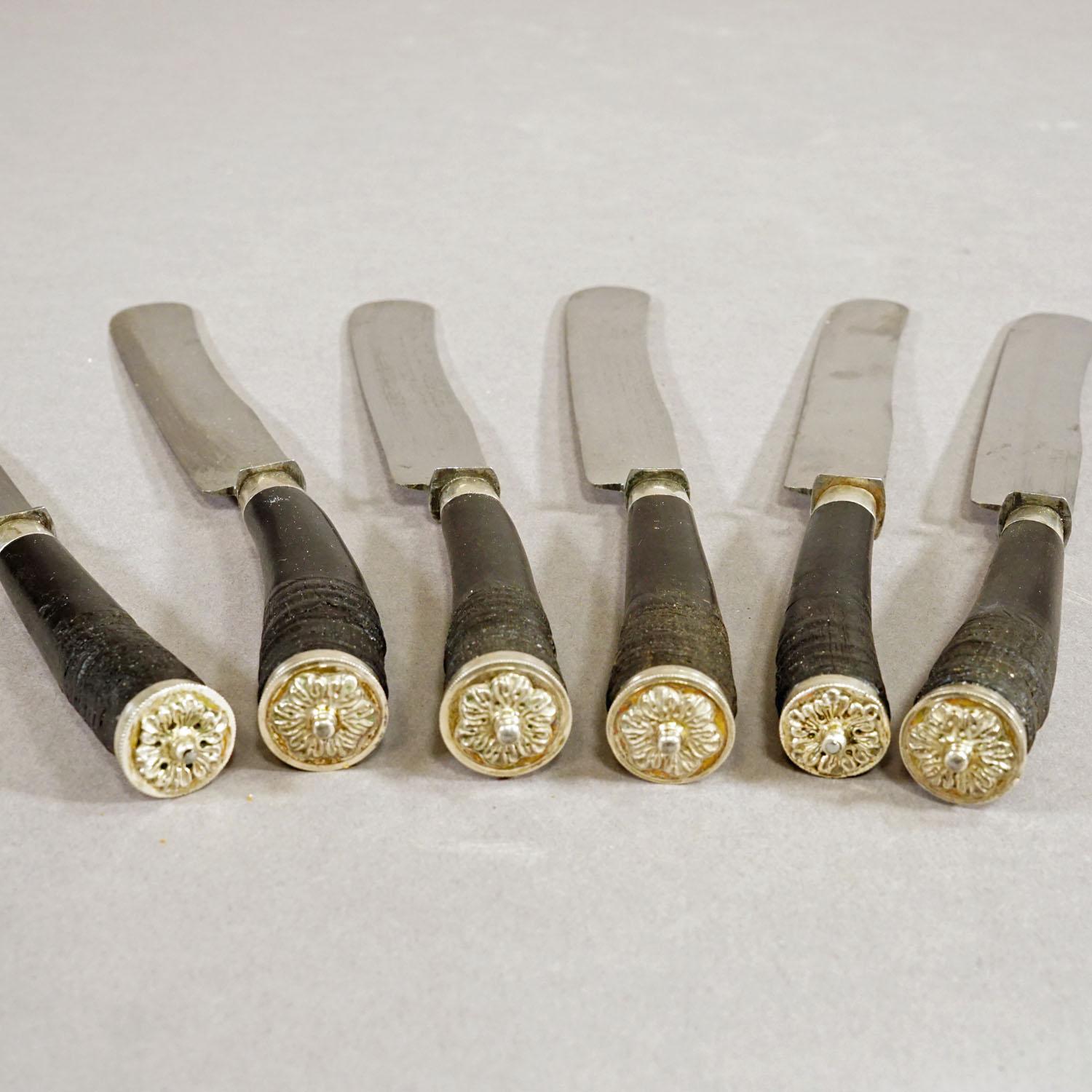 Set antique de couteaux de chasse rustiques avec manches en corne de chamois en vente 3