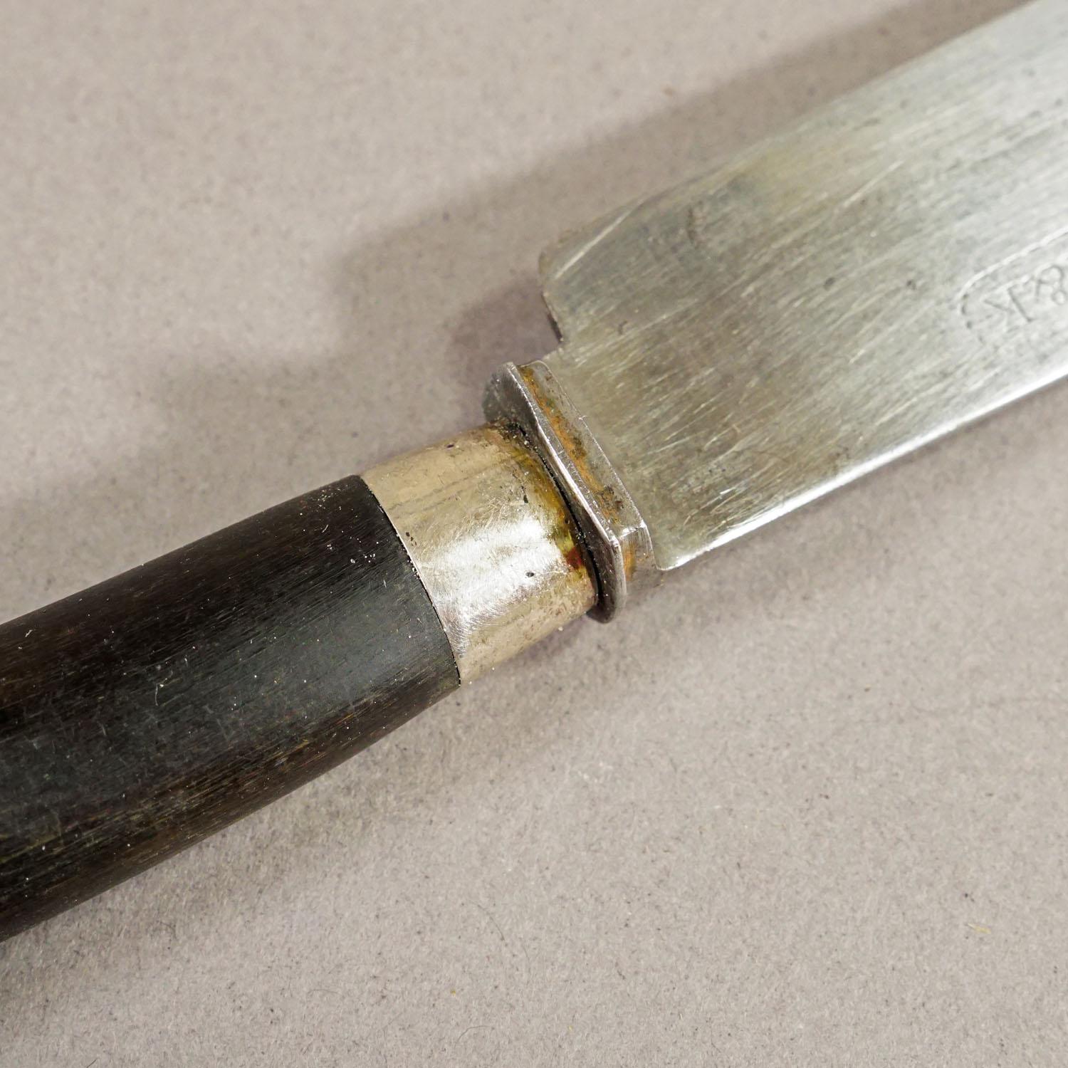 Set antique de couteaux de chasse rustiques avec manches en corne de chamois en vente 5