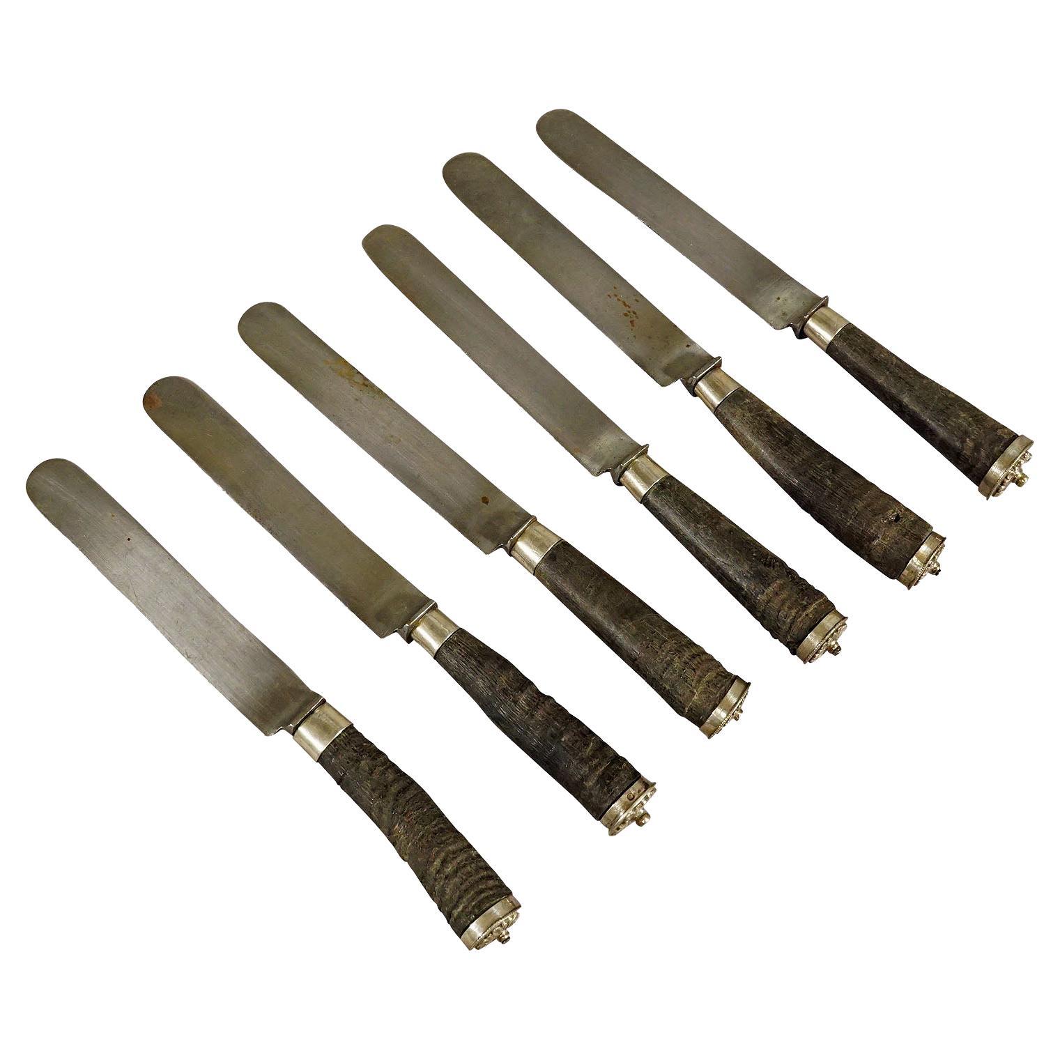 Set antique de couteaux de chasse rustiques avec manches en corne de chamois en vente