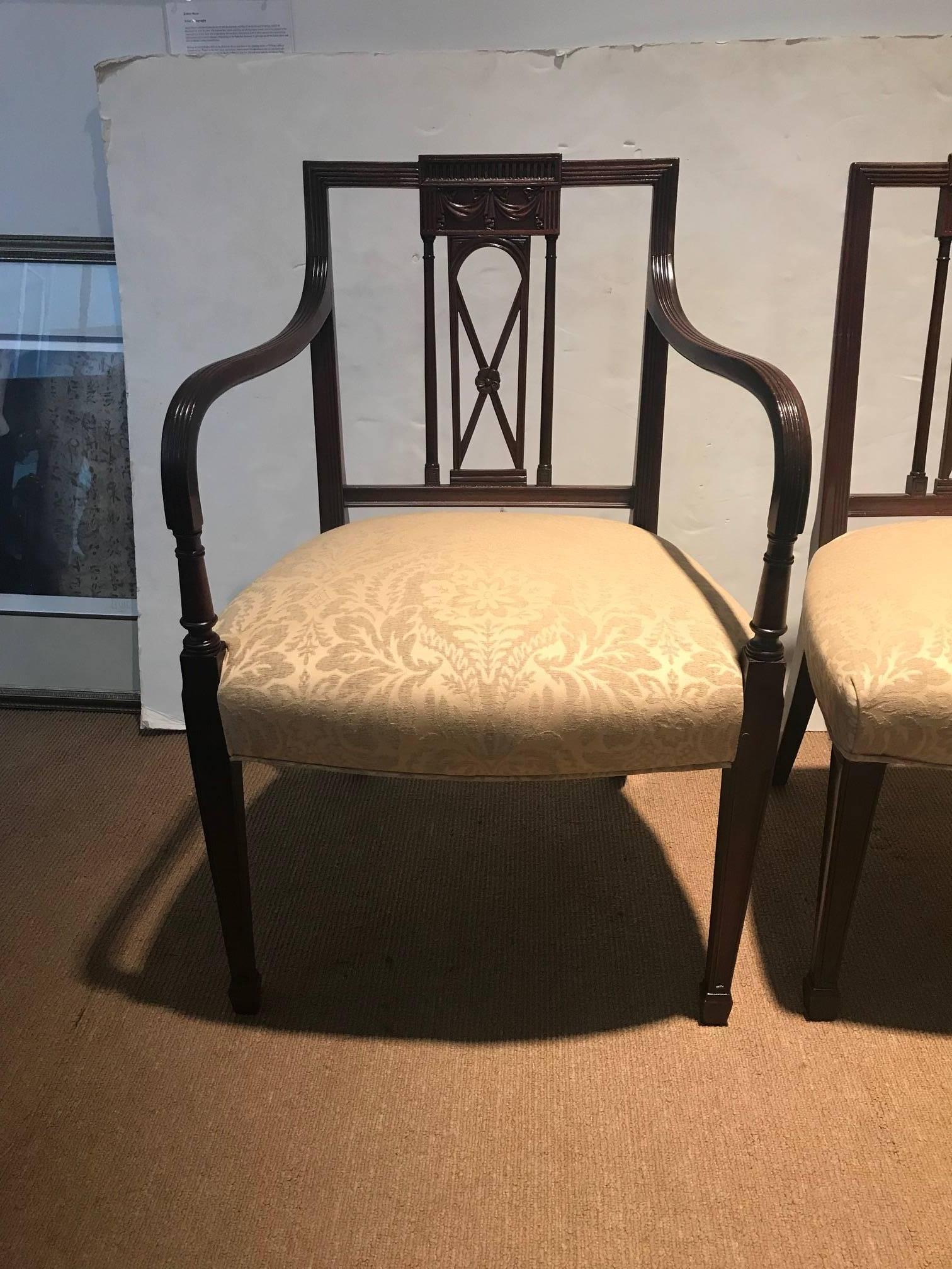 American Antique Set of Six Hand Carved Mahogany Hepplewhite Dining Chairs