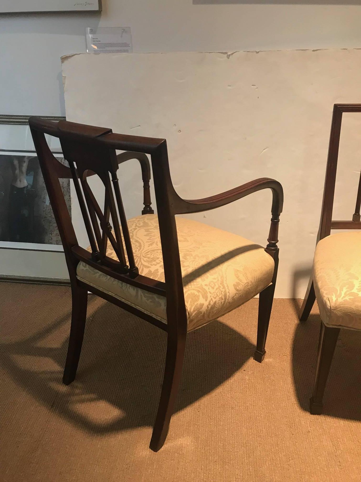 Antique Set of Six Hand-Carved Mahogany Hepplewhite Dining Chairs In Excellent Condition In Lambertville, NJ