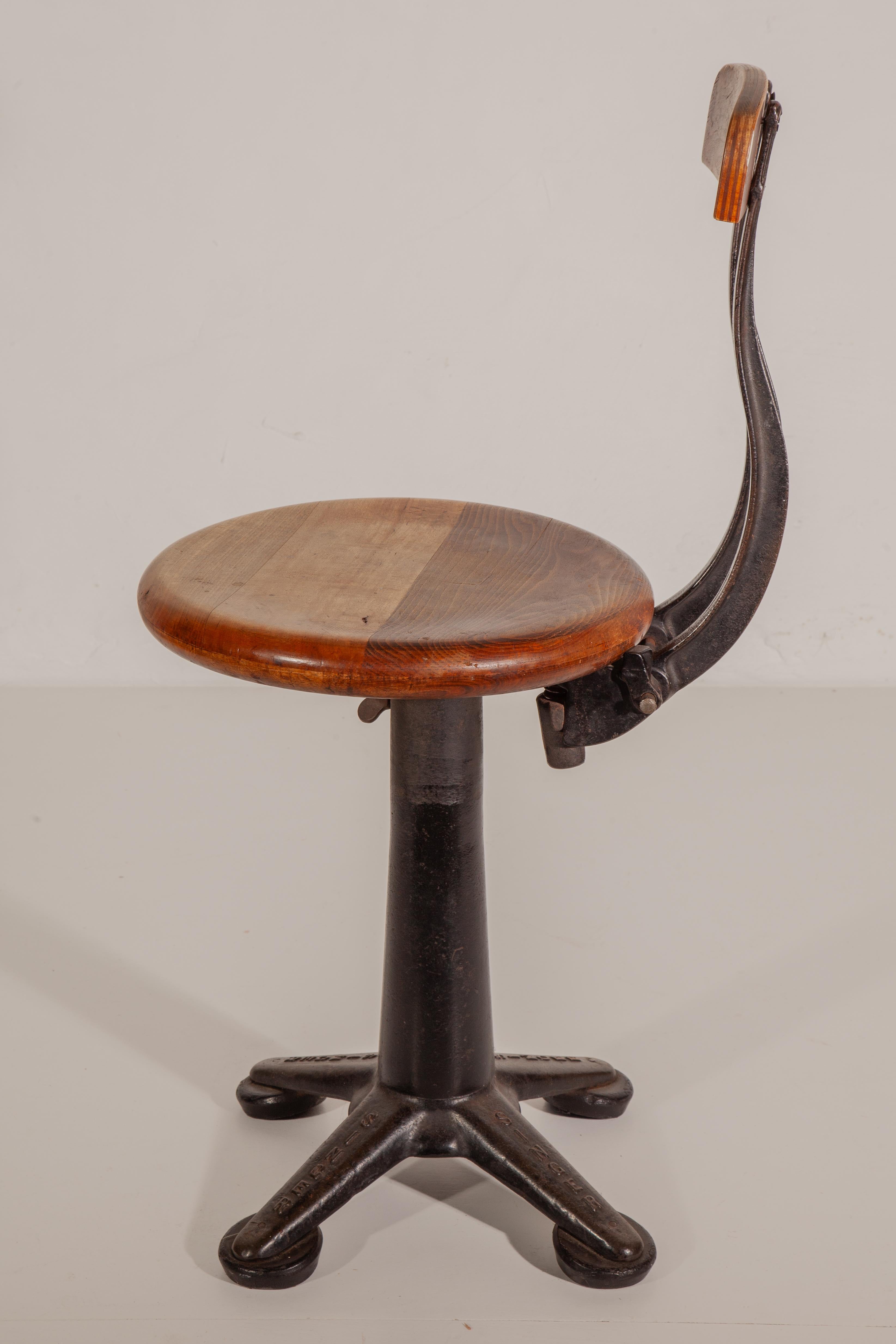 Antiker Satz von sechs verstellbaren Singer-Nähstühlen, Hocker, 1920er Jahre (Frühes 20. Jahrhundert) im Angebot